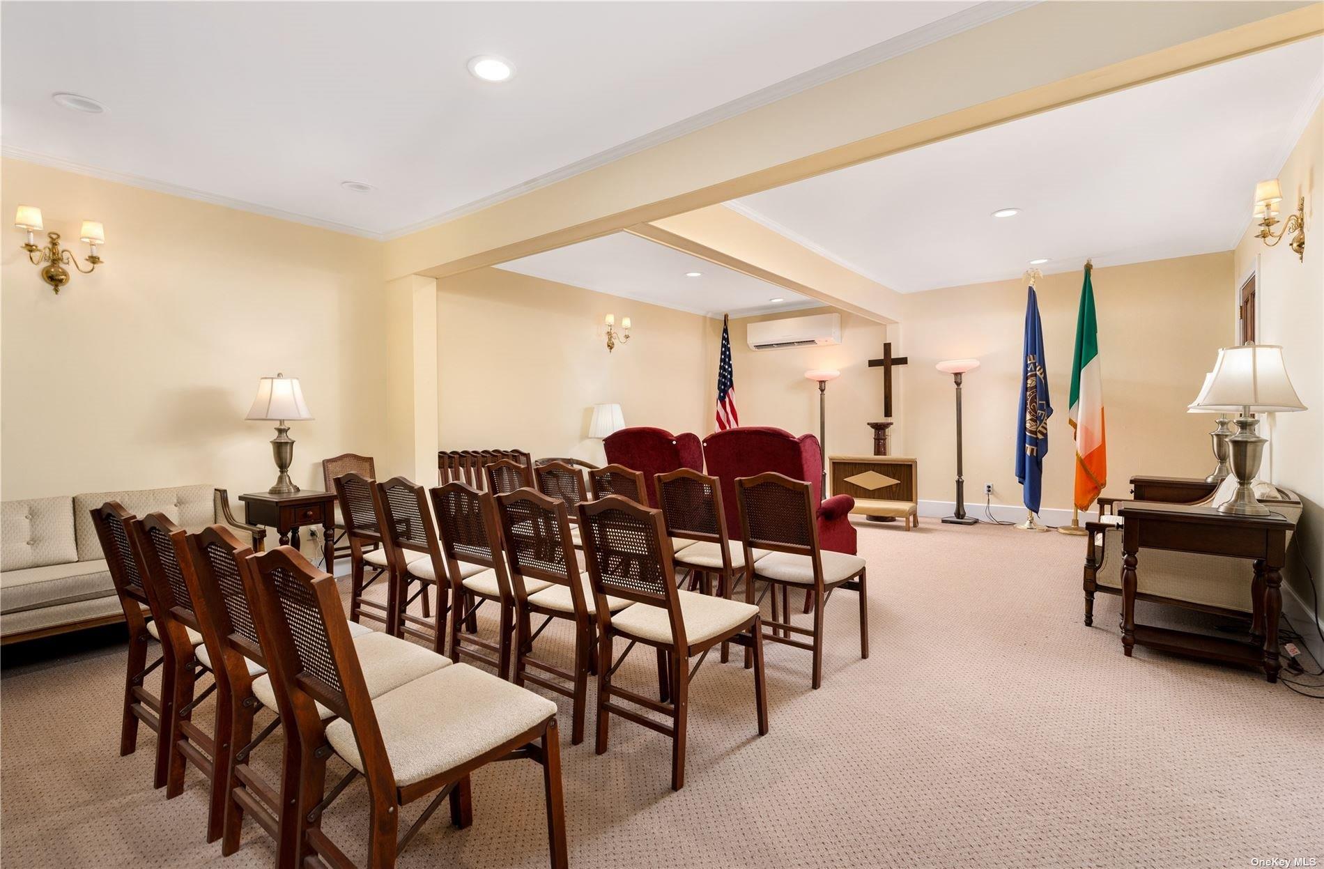 94 E Montauk Highway, Hampton Bays, NY 11946