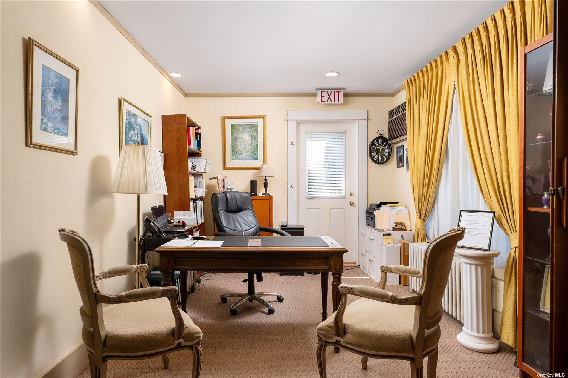 94 E Montauk Highway, Hampton Bays, NY 11946