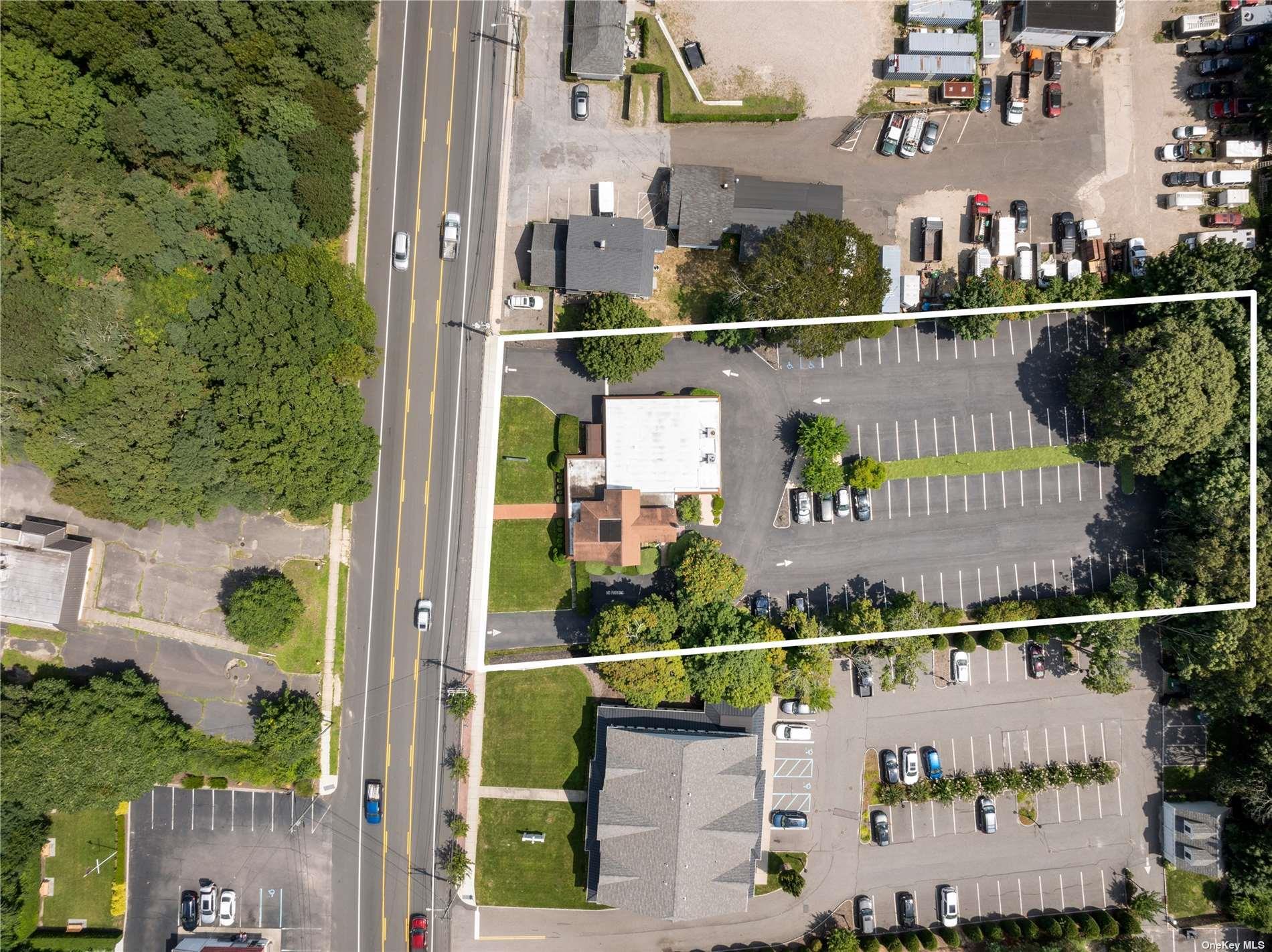 94 E Montauk Highway, Hampton Bays, NY 11946