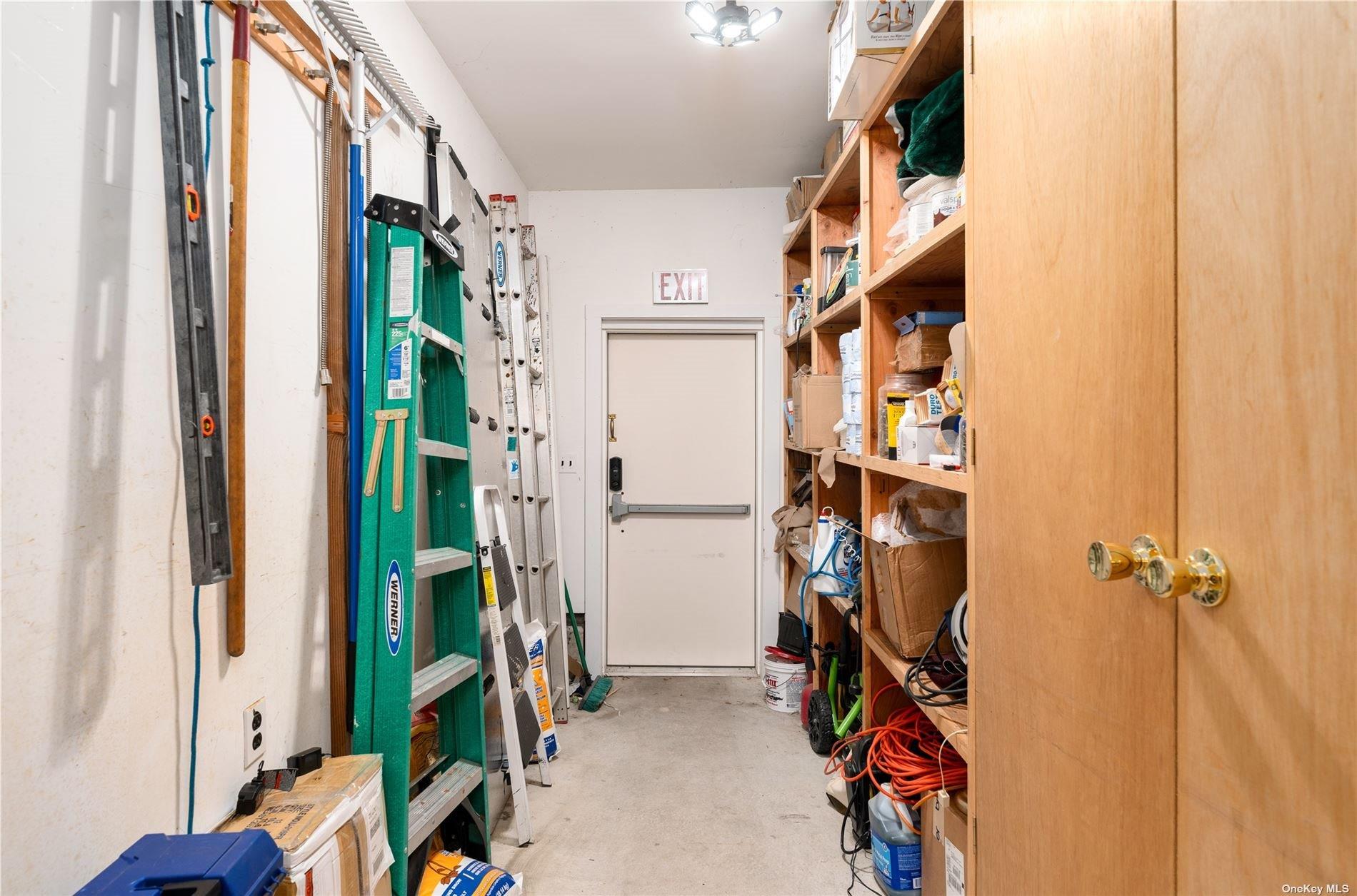 94 E Montauk Highway, Hampton Bays, NY 11946