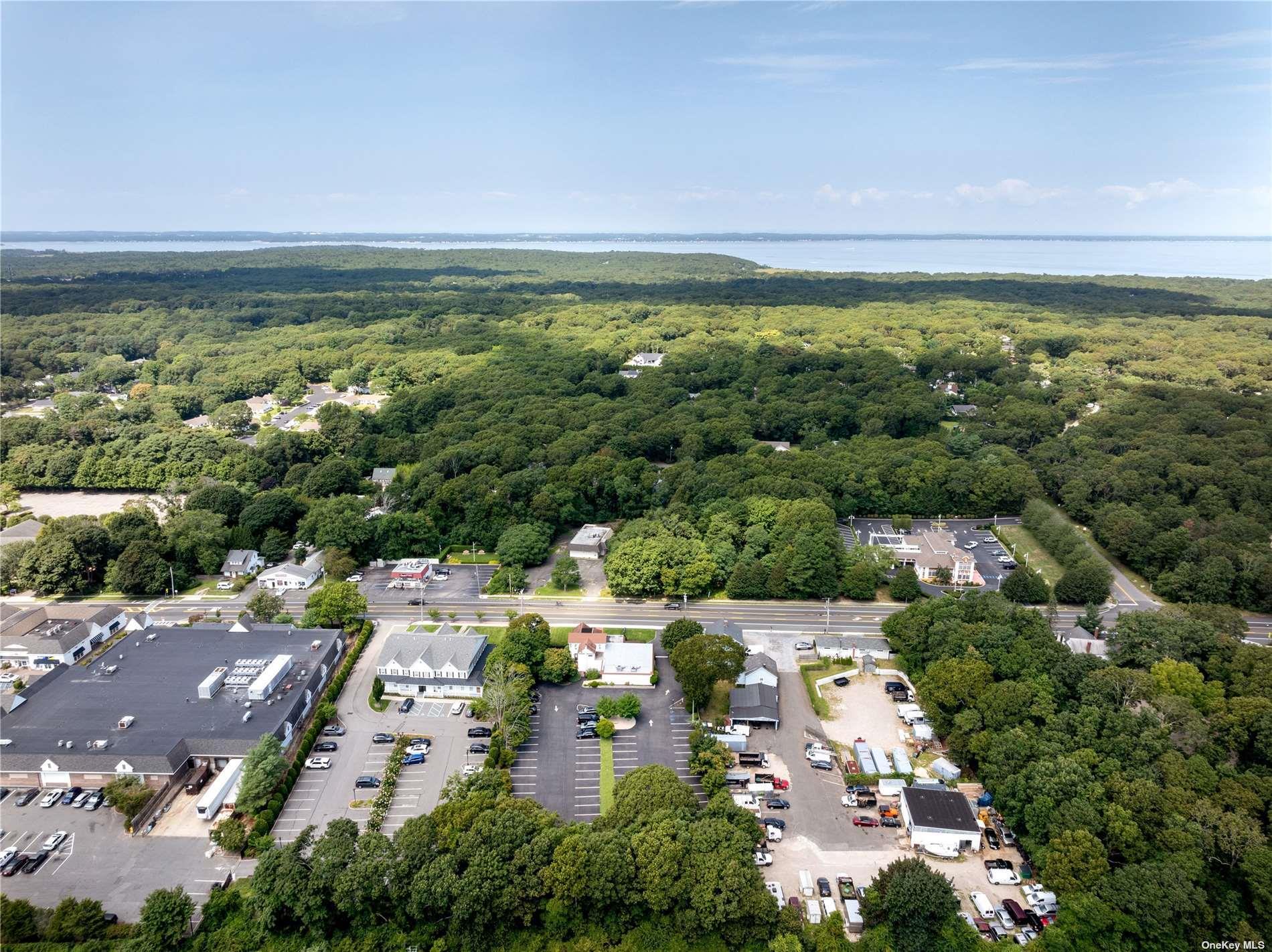 94 E Montauk Highway, Hampton Bays, NY 11946