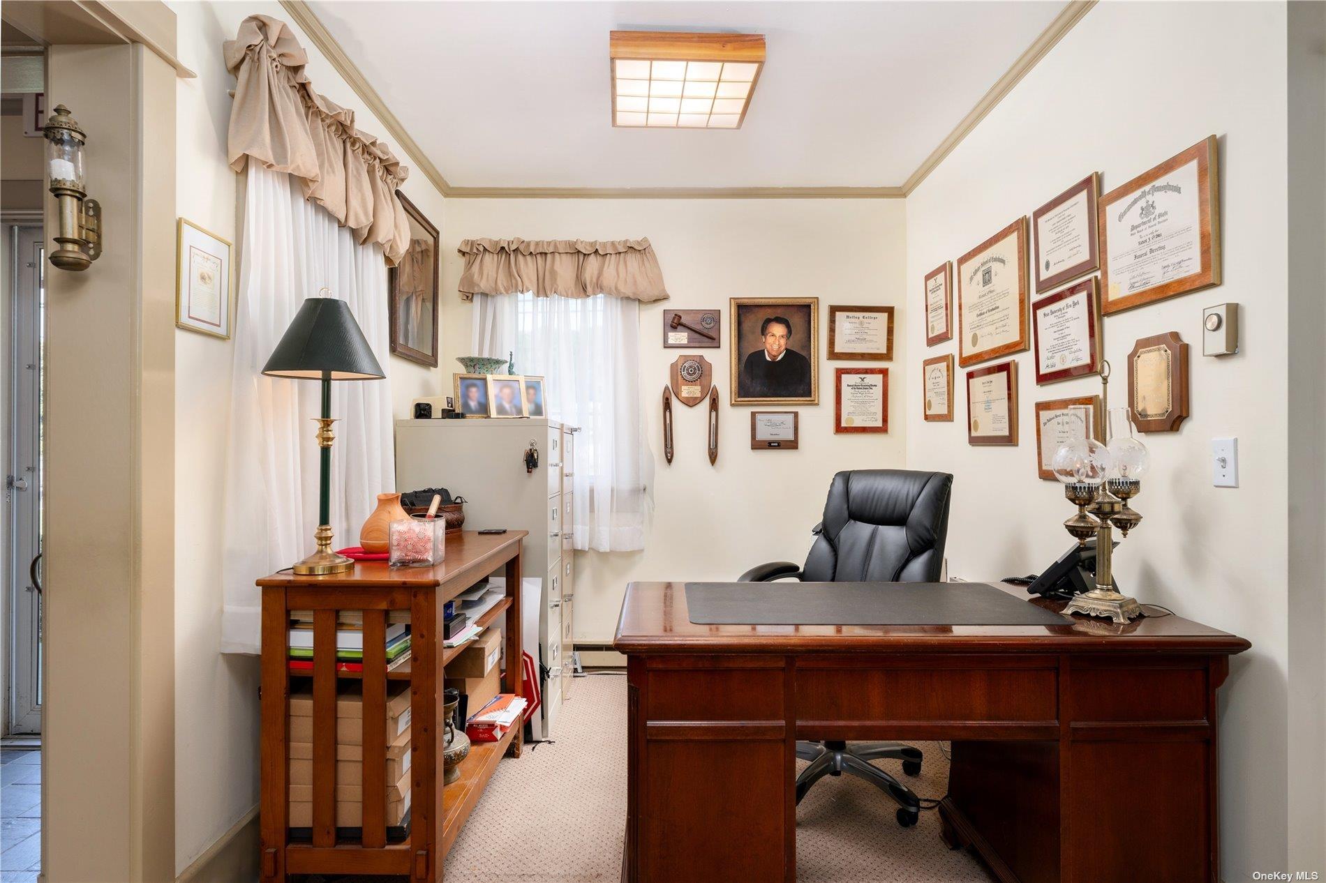 94 E Montauk Highway, Hampton Bays, NY 11946