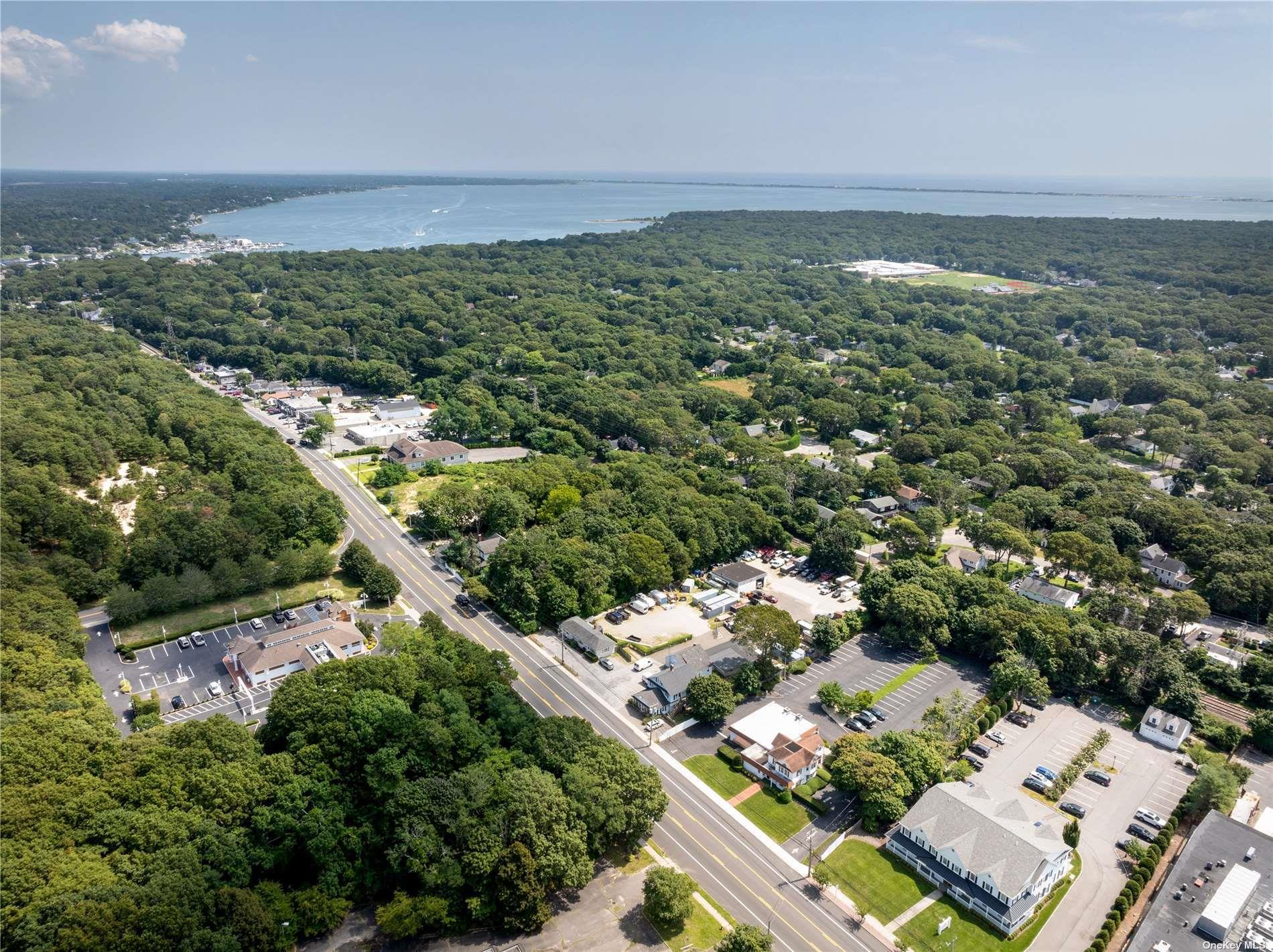 94 E Montauk Highway, Hampton Bays, NY 11946