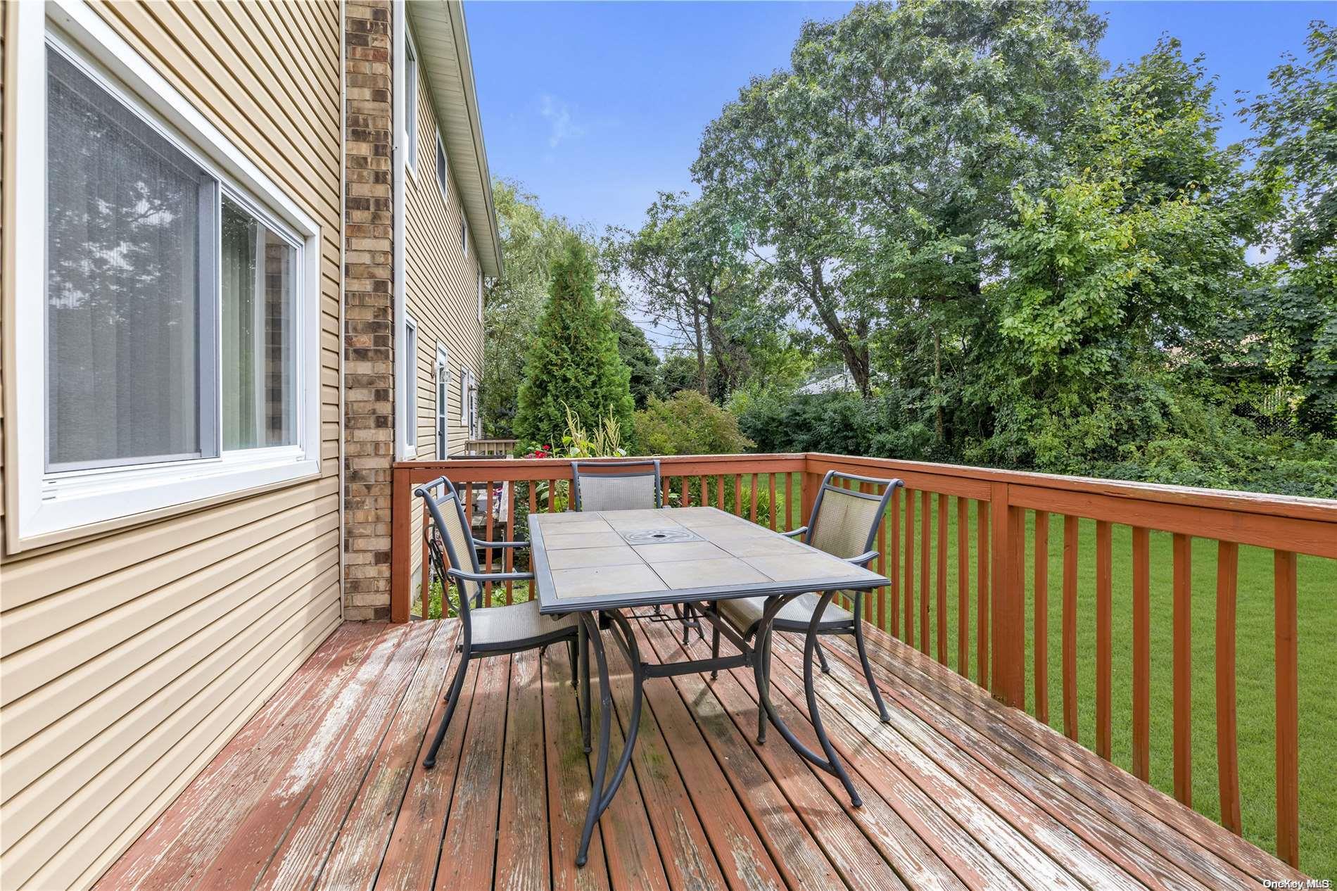 36 Town House Drive # 36, Massapequa Park, NY 11762