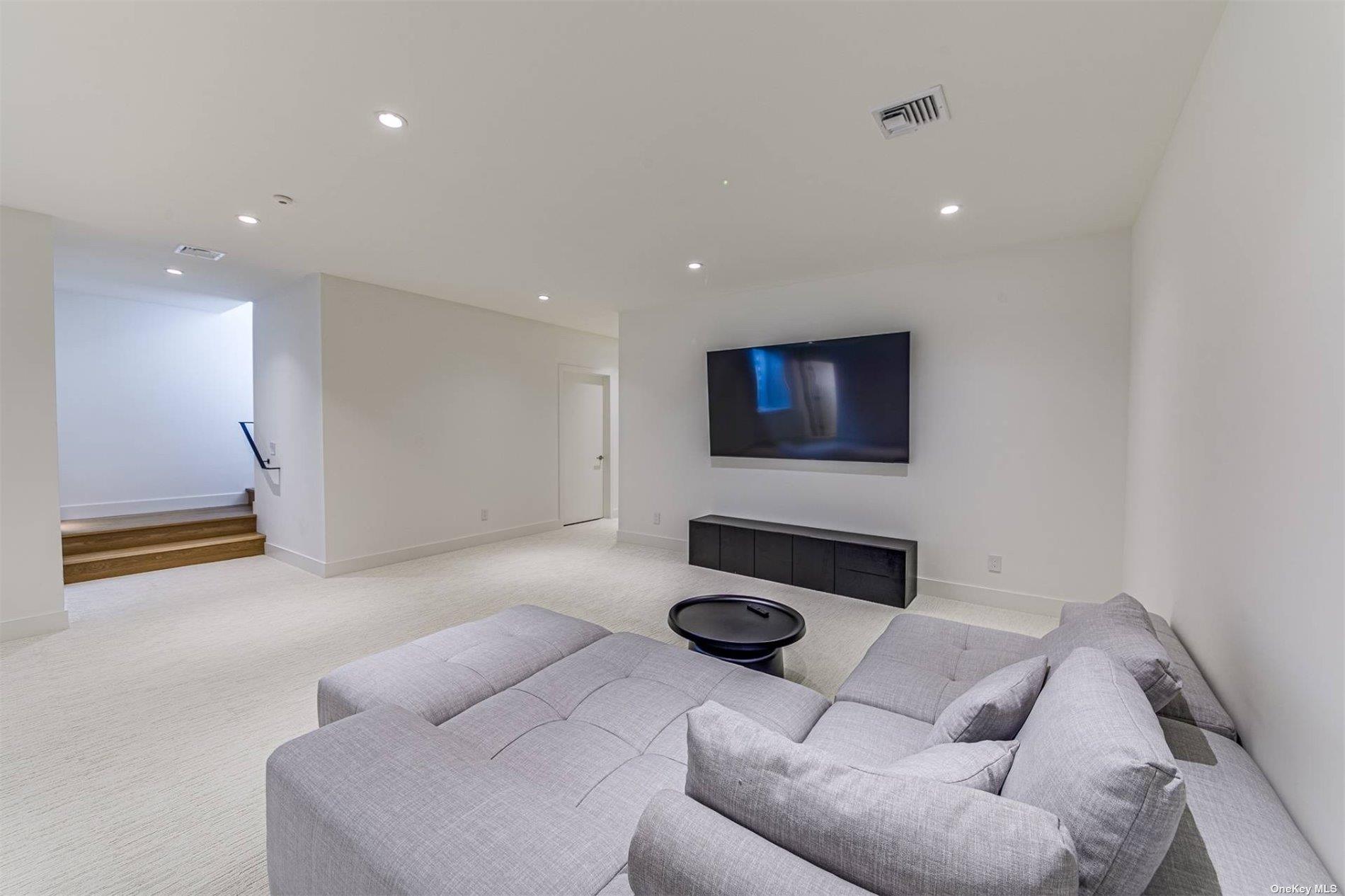 5 Two Holes Water Road, East Hampton, NY 11937