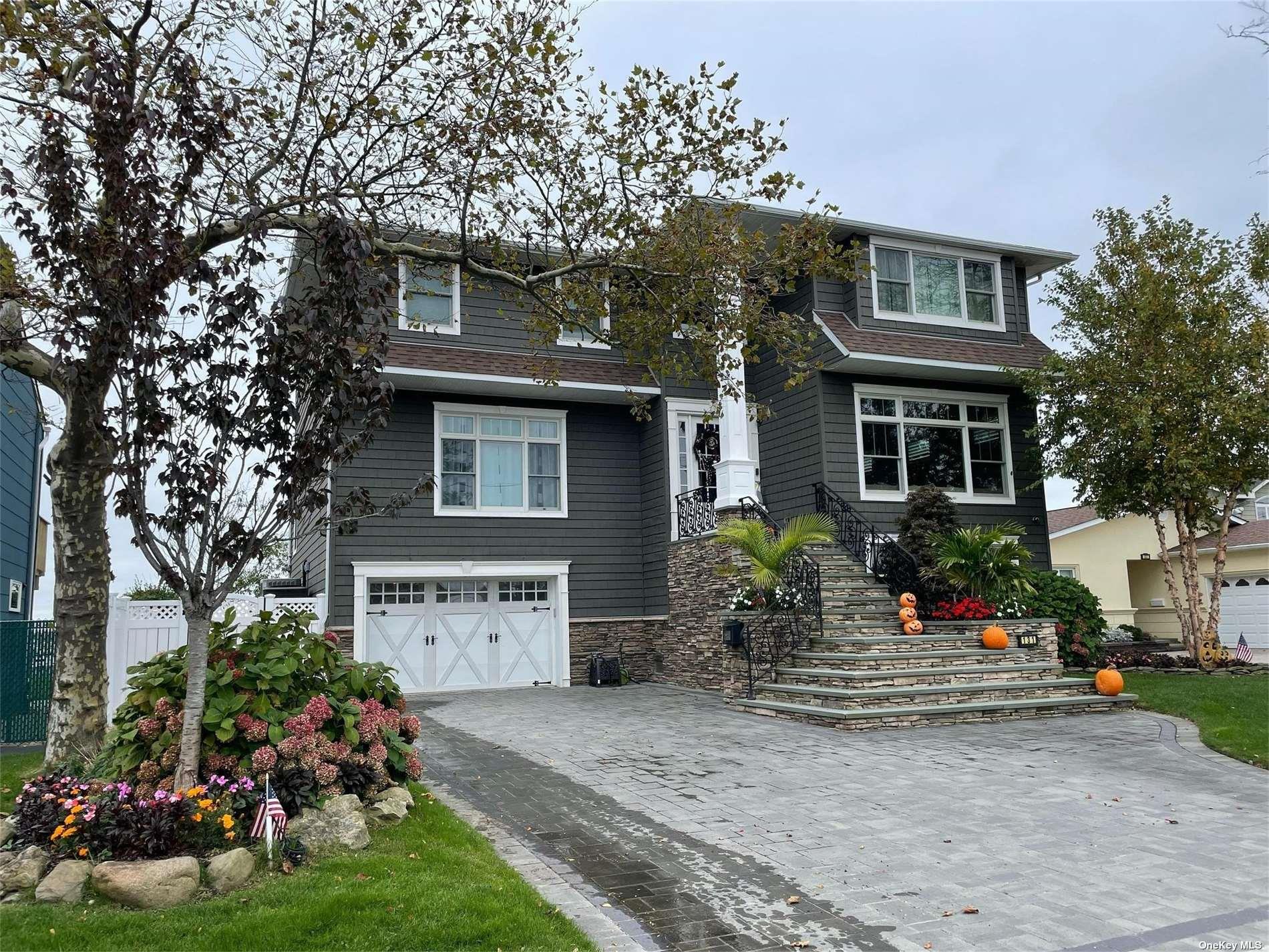 131 Island Parkway, Island Park, NY 11558