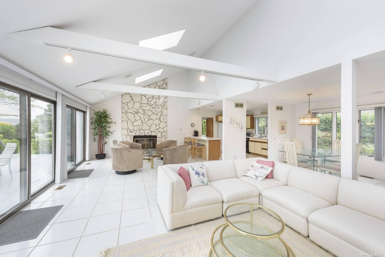 14 Canal Way, Hampton Bays, NY 11946