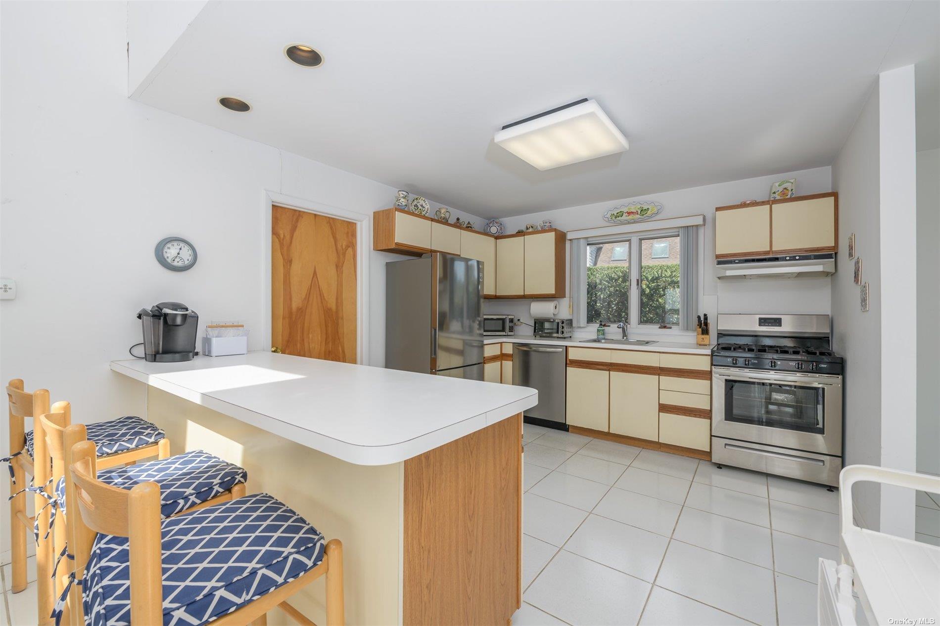 14 Canal Way, Hampton Bays, NY 11946