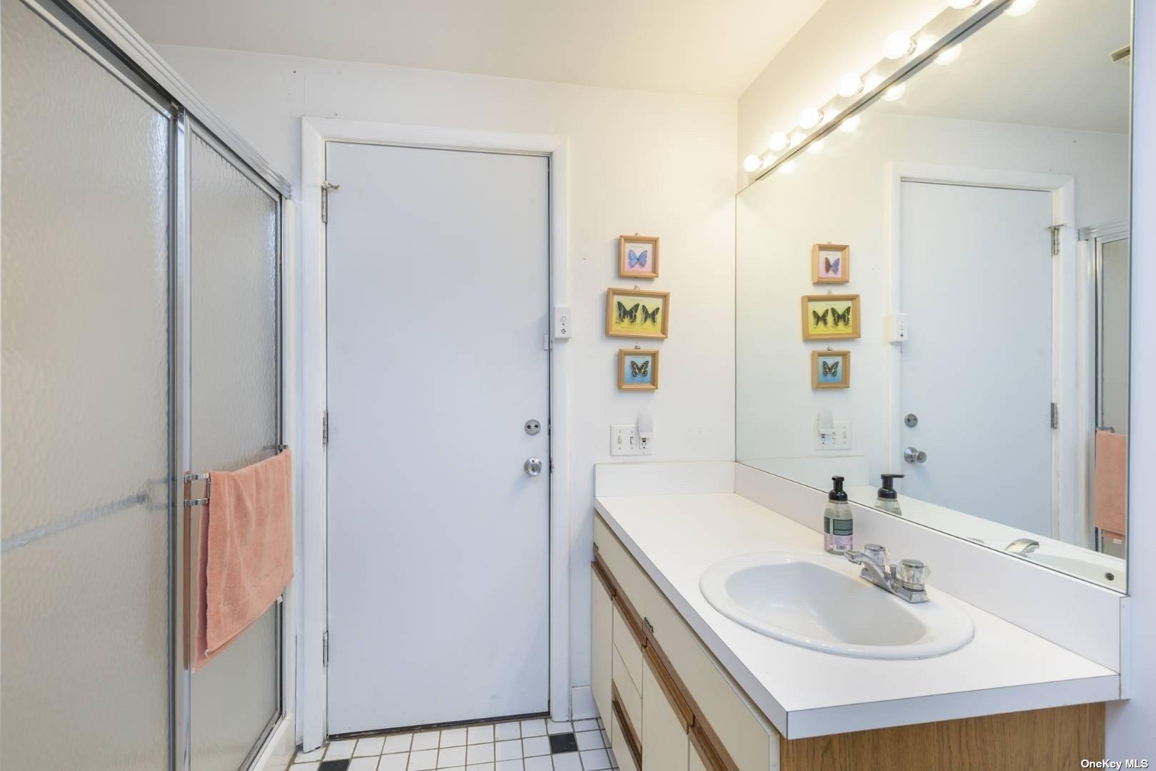 14 Canal Way, Hampton Bays, NY 11946