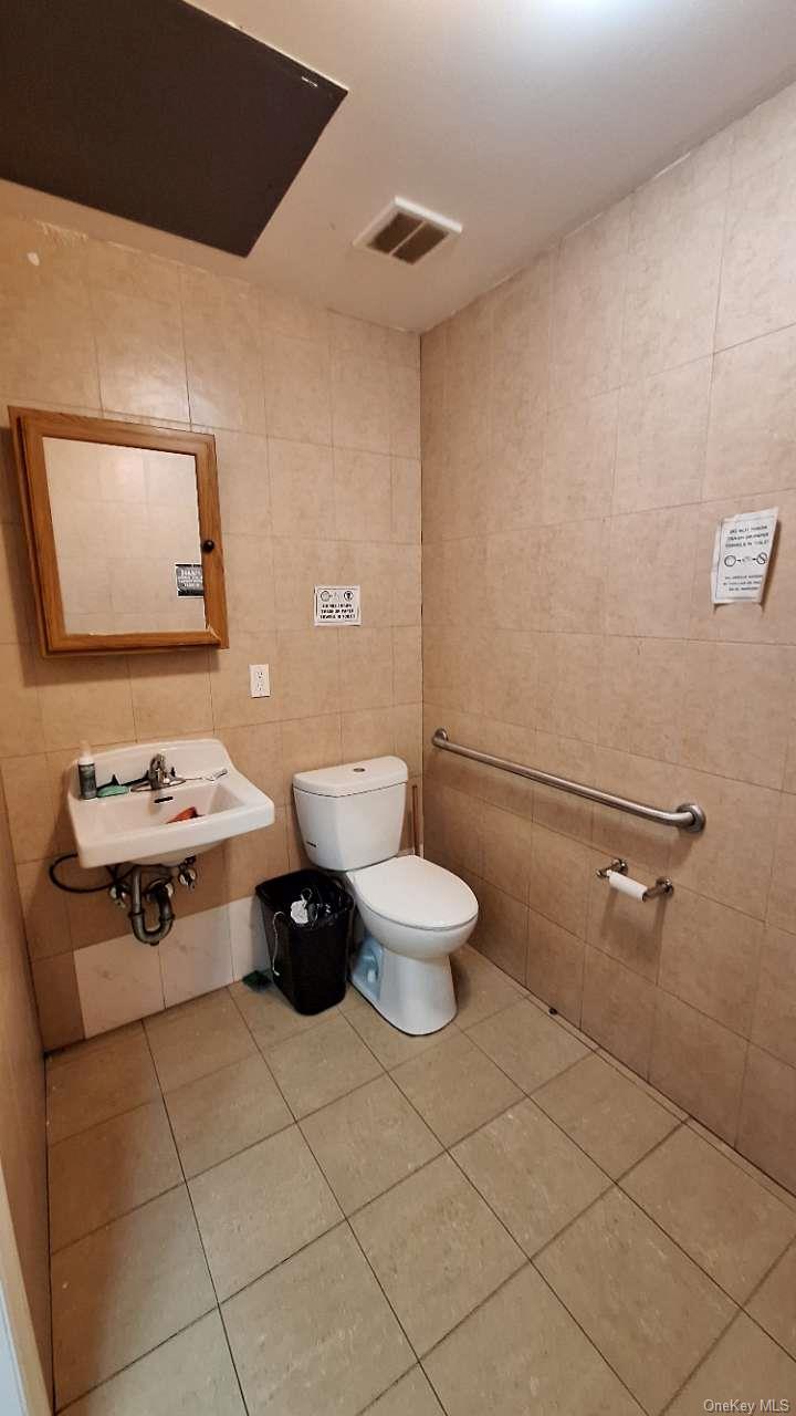 82-25 Queens Boulevard # 1A, Elmhurst, NY 11373