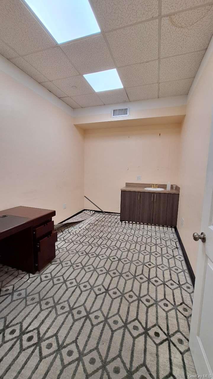 82-25 Queens Boulevard # 1A, Elmhurst, NY 11373