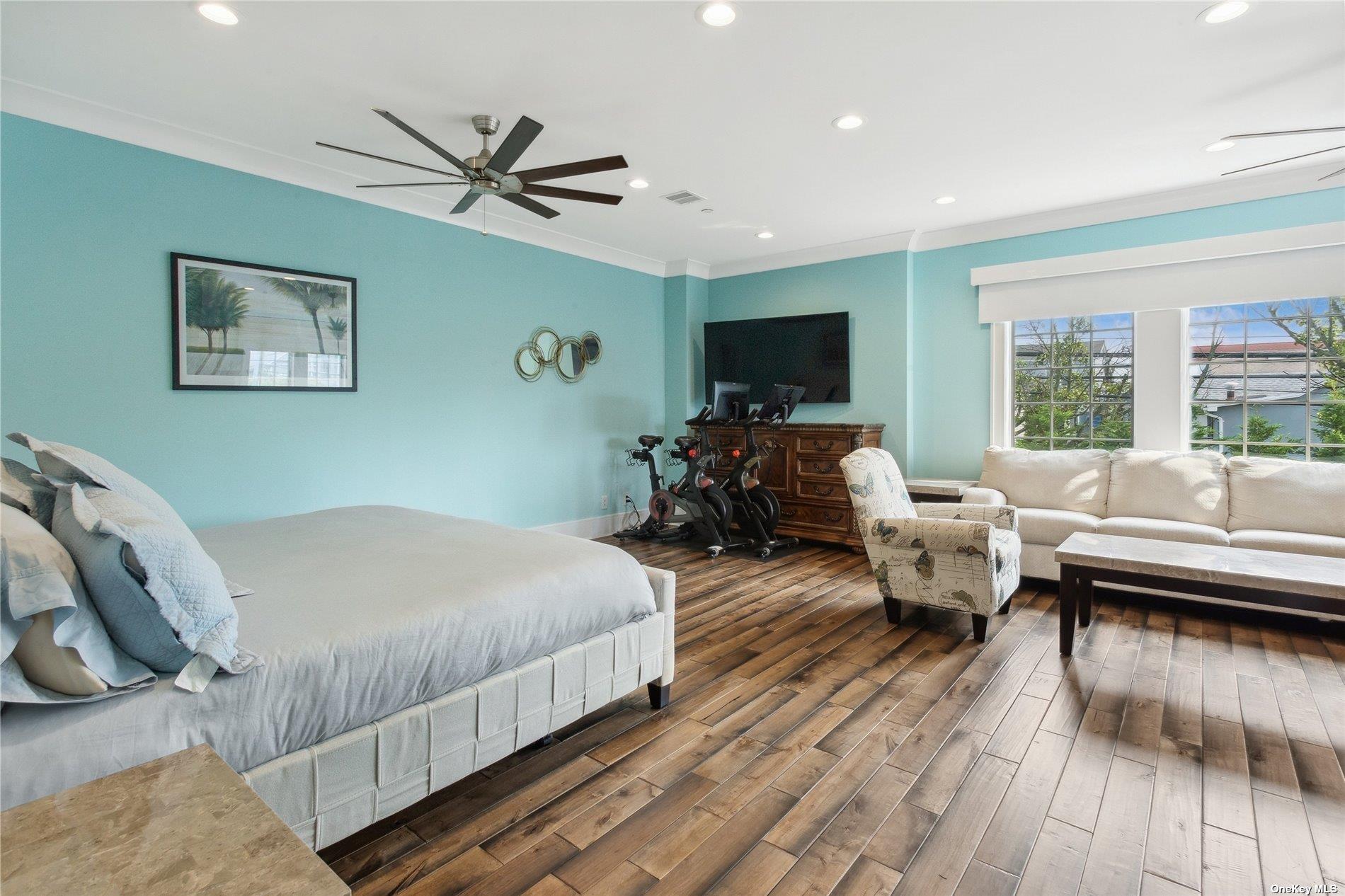 853 W Park Avenue, Long Beach, NY 11561