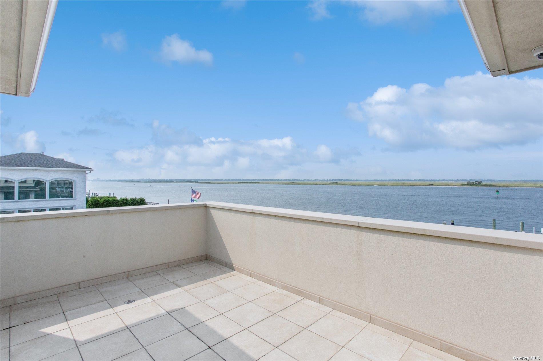 853 W Park Avenue, Long Beach, NY 11561