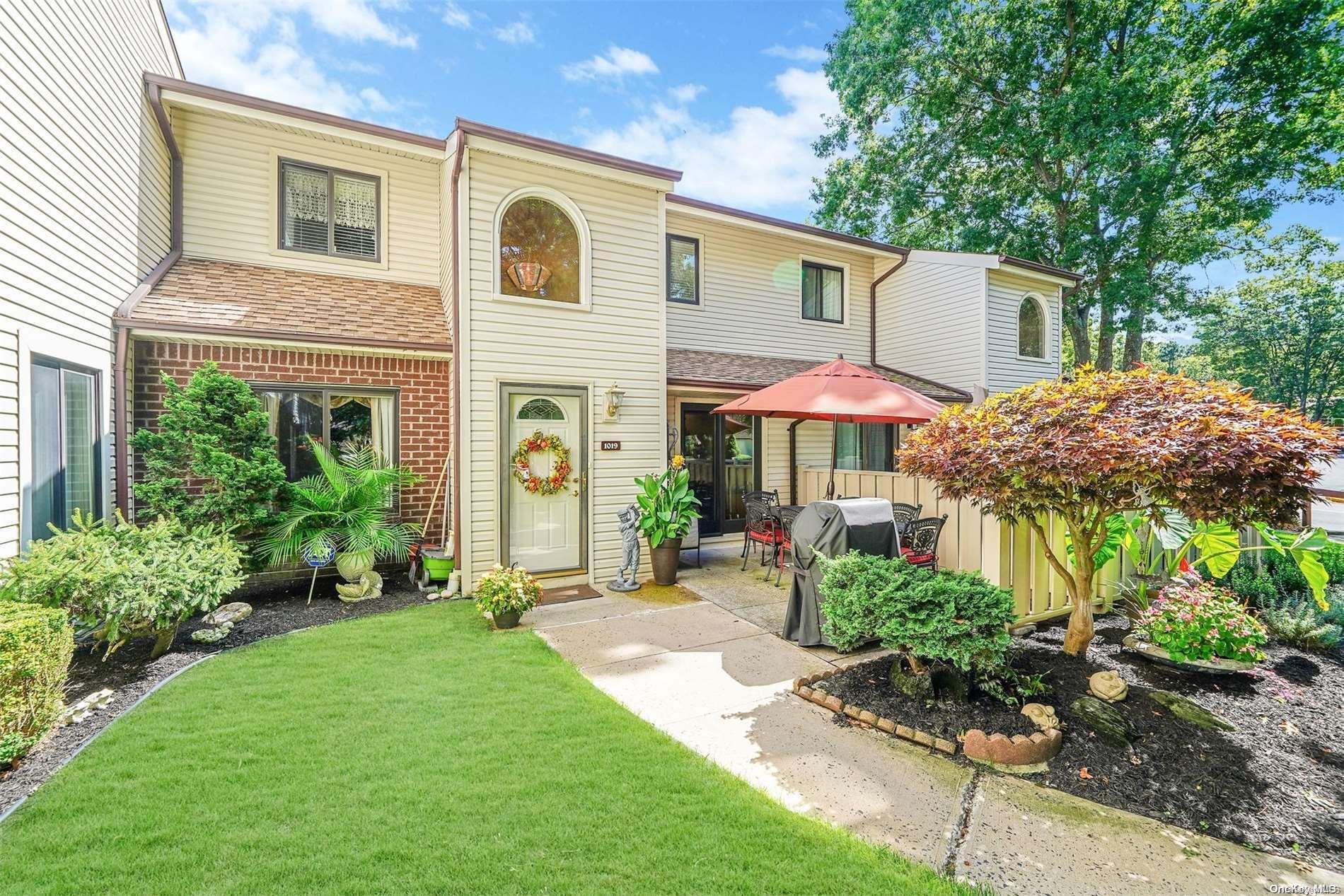 1019 Skyline Drive # 1019, Coram, NY 11727