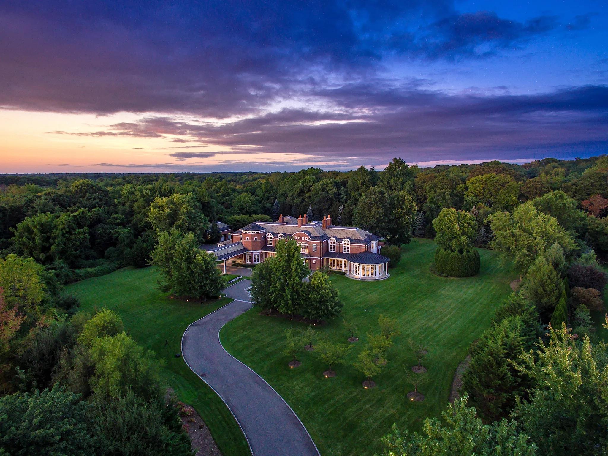 11 Dupont Court, Brookville, NY 11548