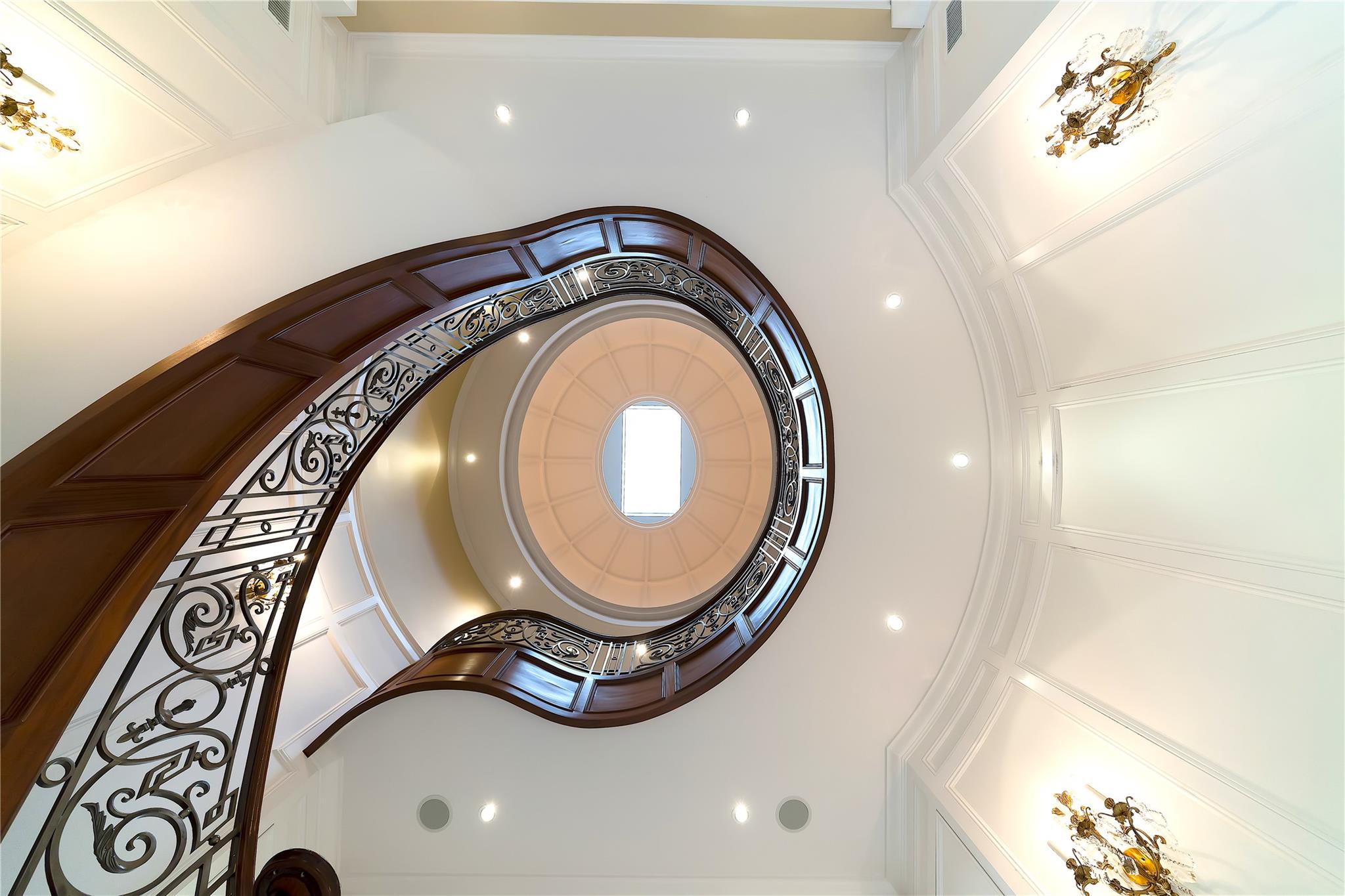 11 Dupont Court, Brookville, NY 11548