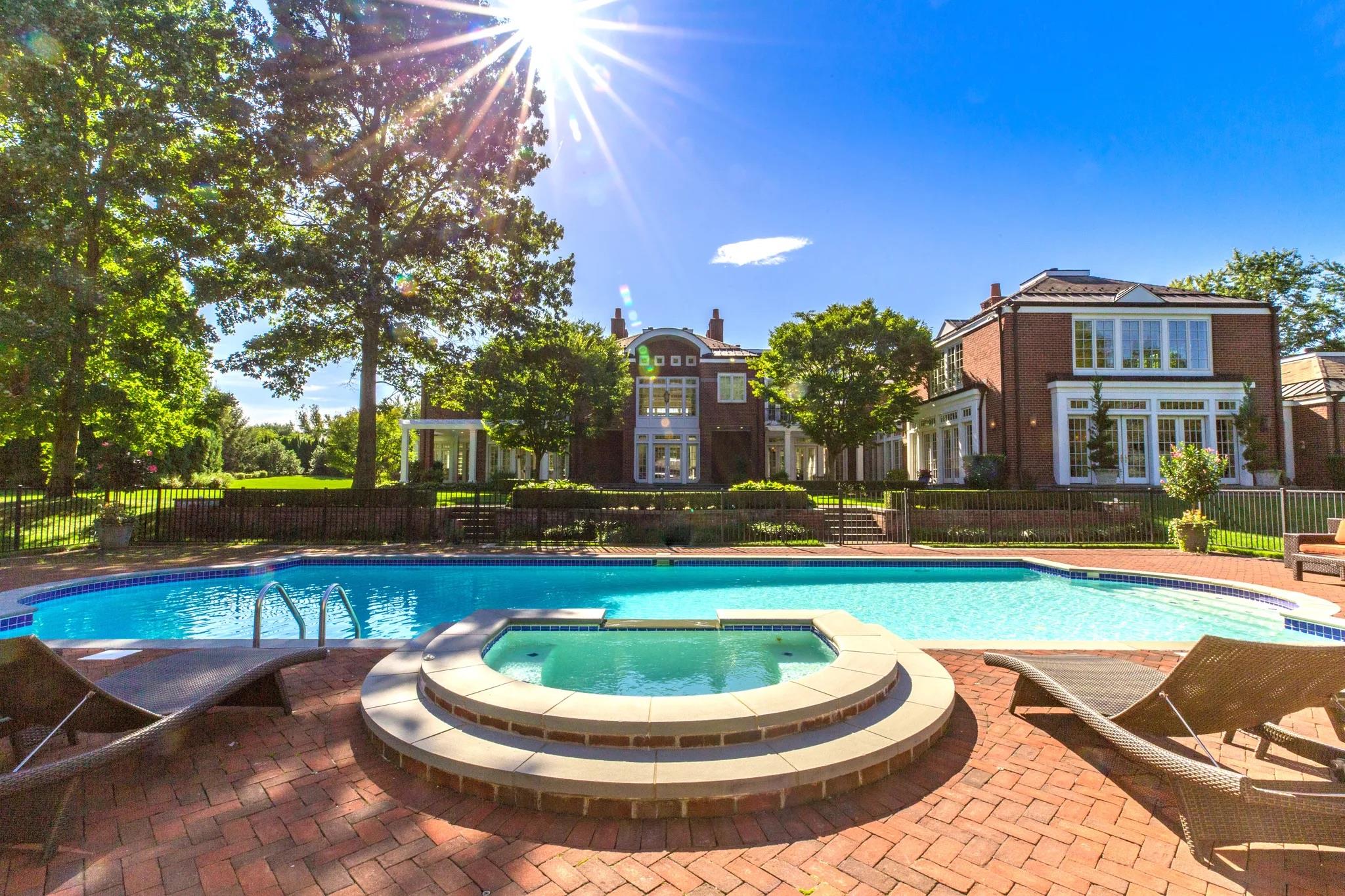 11 Dupont Court, Brookville, NY 11548