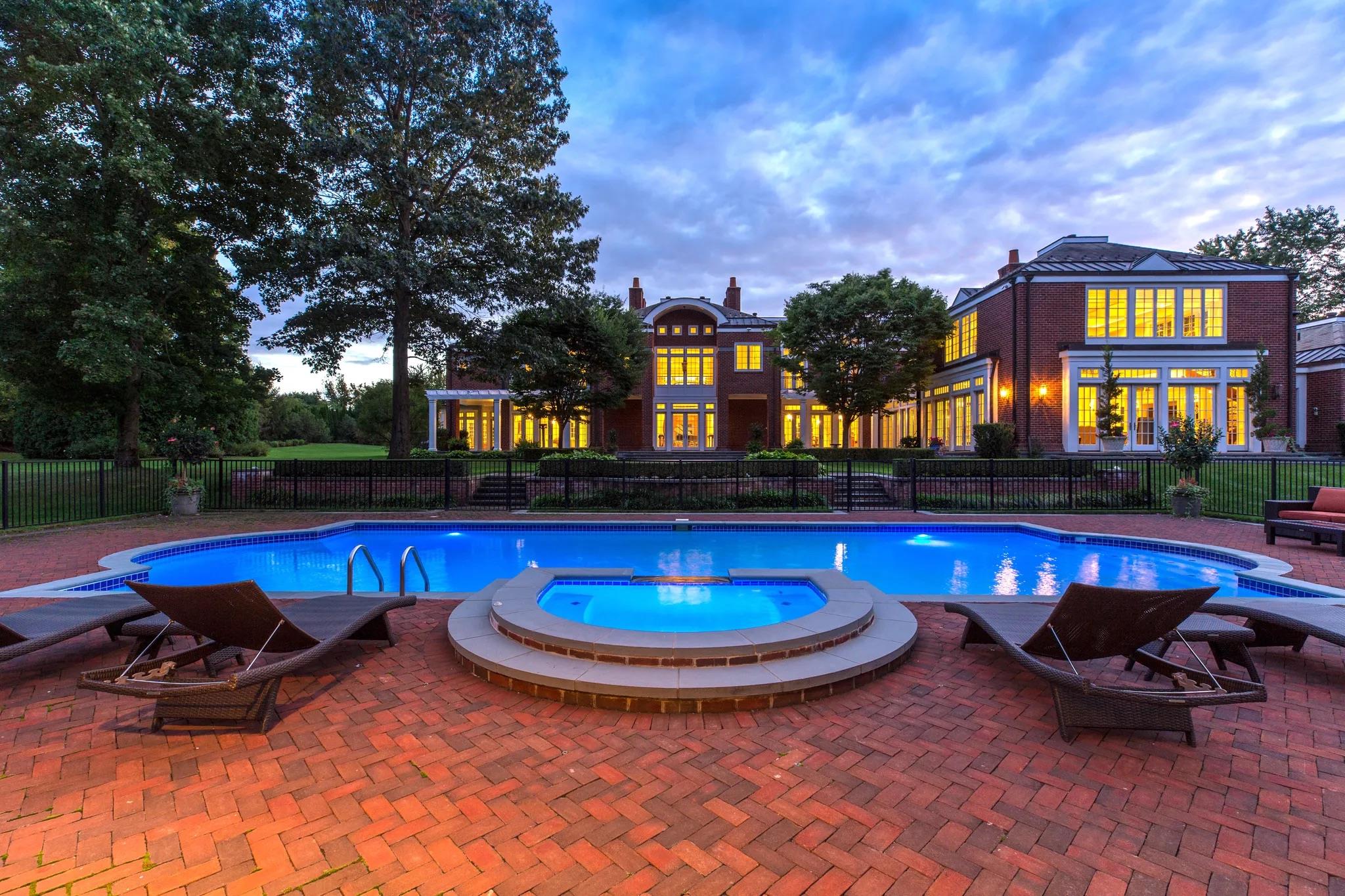 11 Dupont Court, Brookville, NY 11548