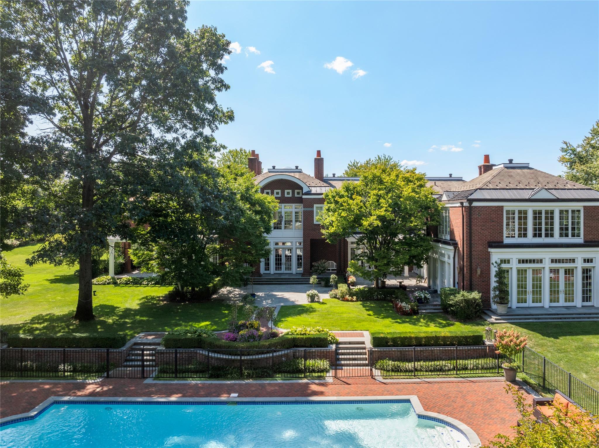 11 Dupont Court, Brookville, NY 11548