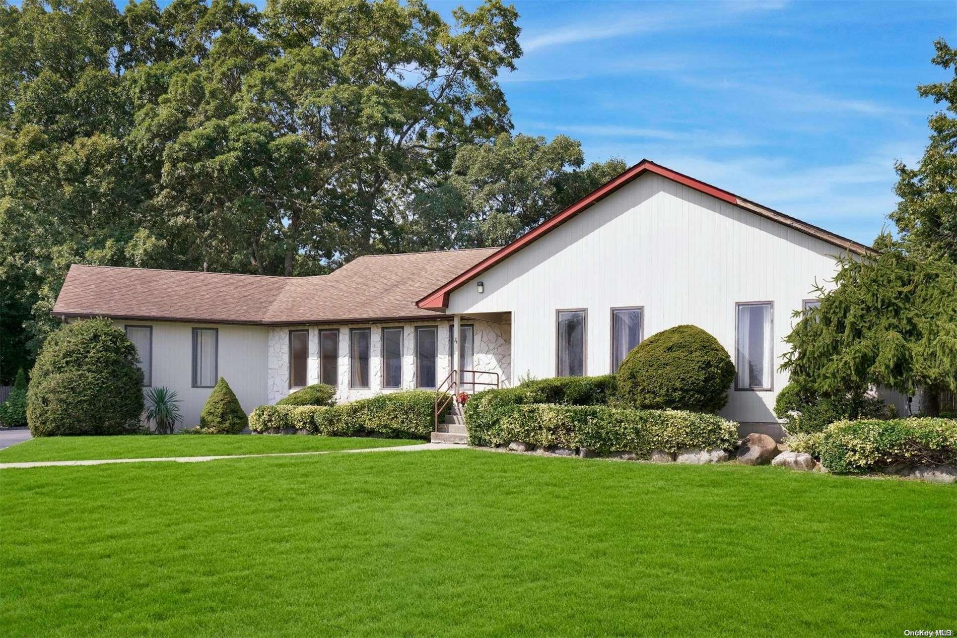 4 Defeo Court, Deer Park, NY 11729