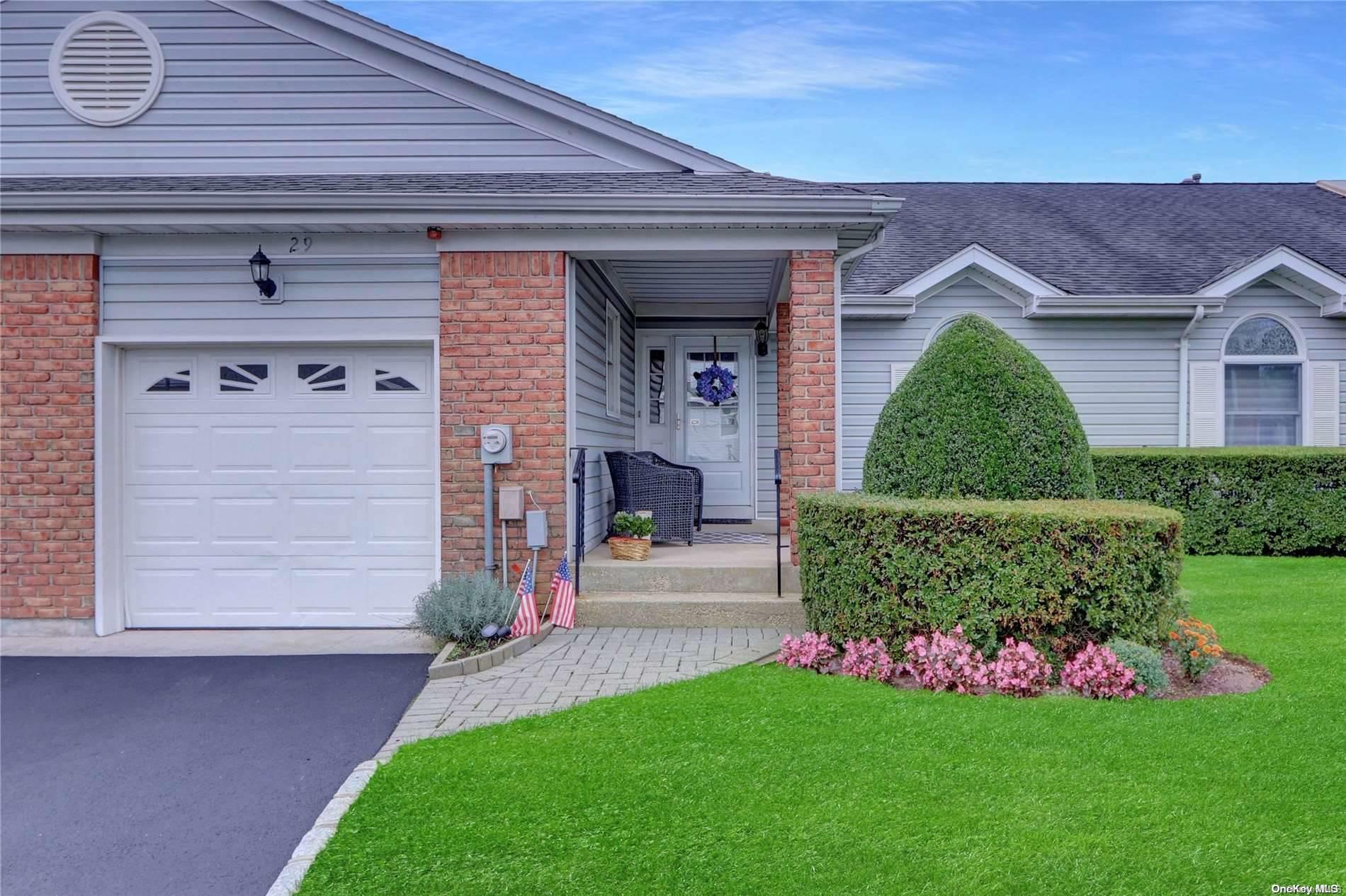 29 Primrose Lane # 29, North Babylon, NY 11703