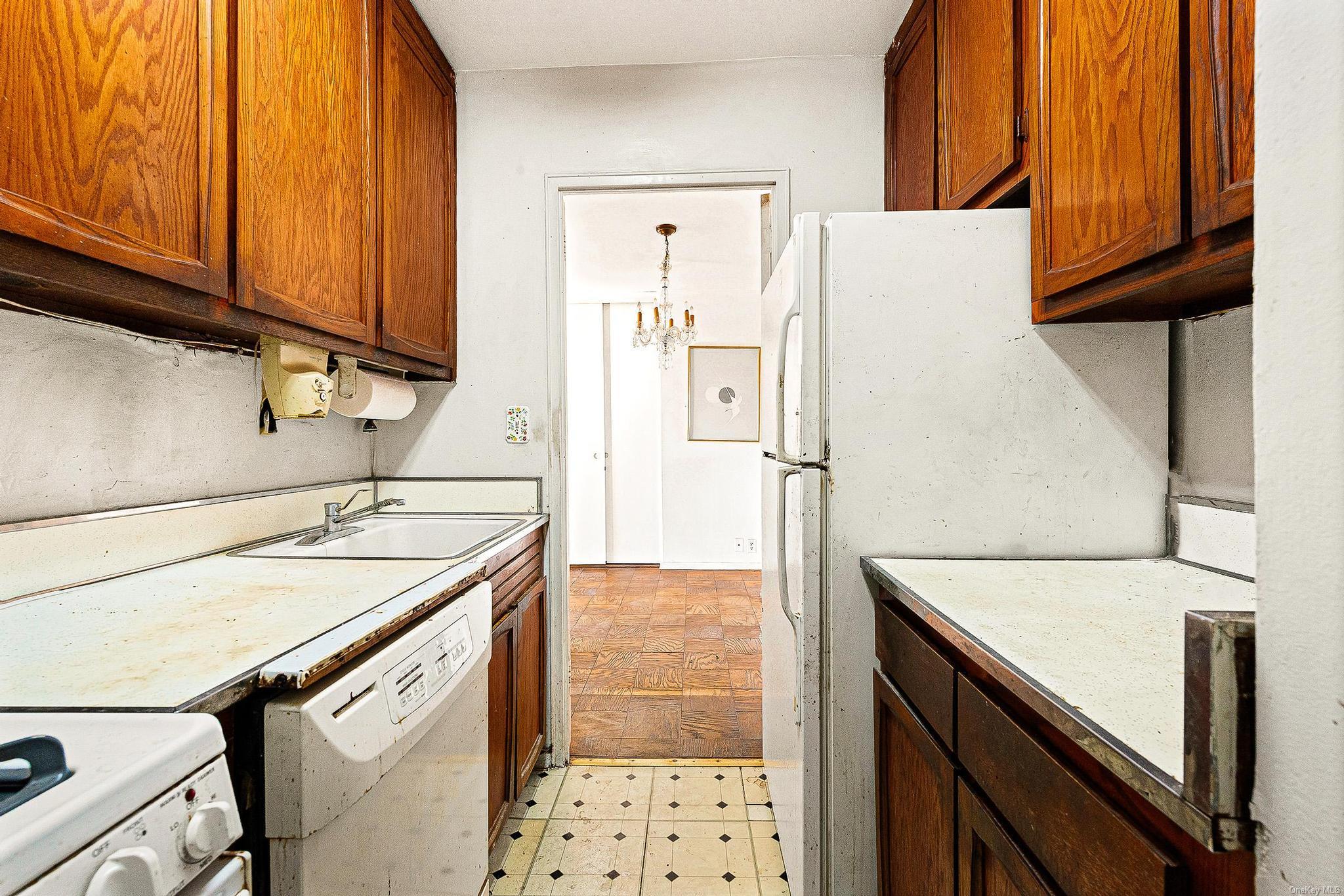 70-25 Yellowstone Boulevard # 7S, Forest Hills, NY 11375