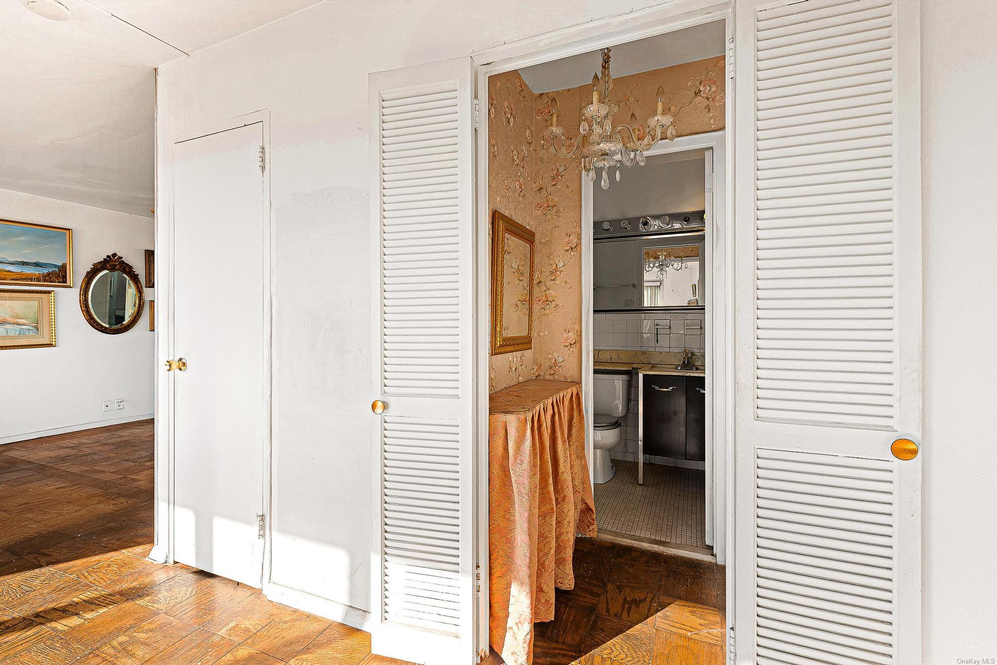 70-25 Yellowstone Boulevard # 7S, Forest Hills, NY 11375