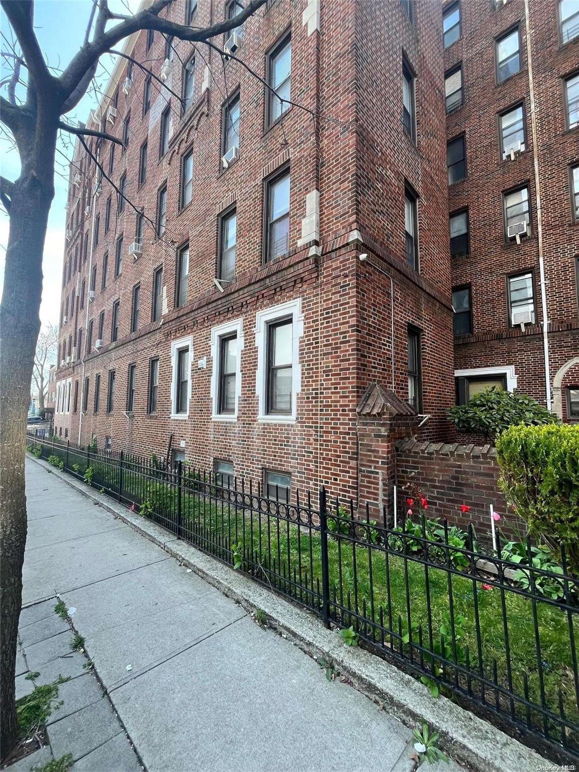 36-20 168 Street # 3 i, Flushing, NY 11358