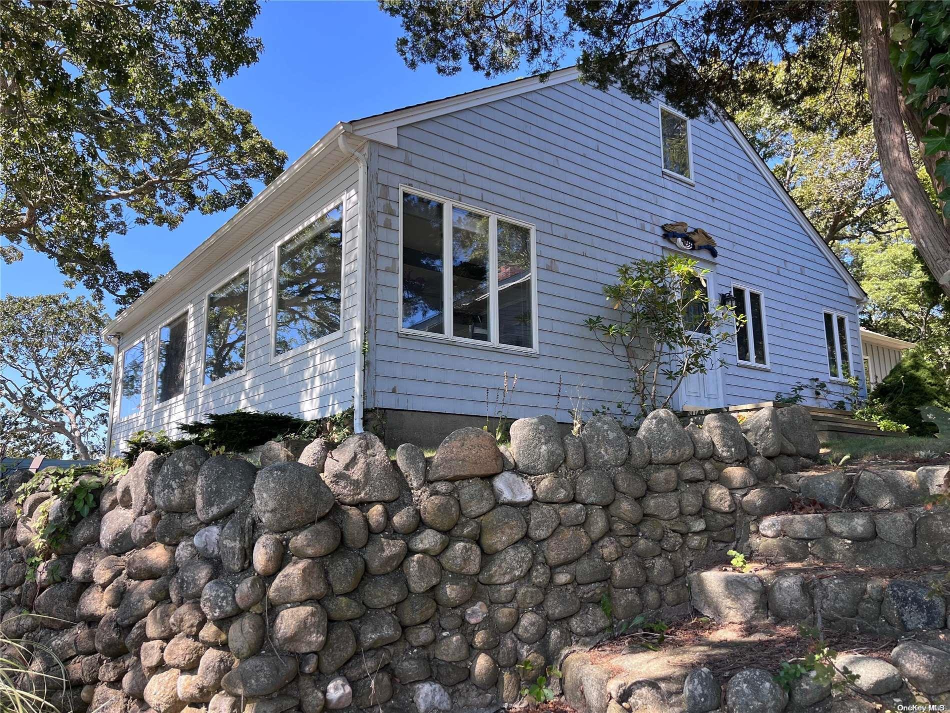 240 Knoll Circle, East Marion, NY 11939