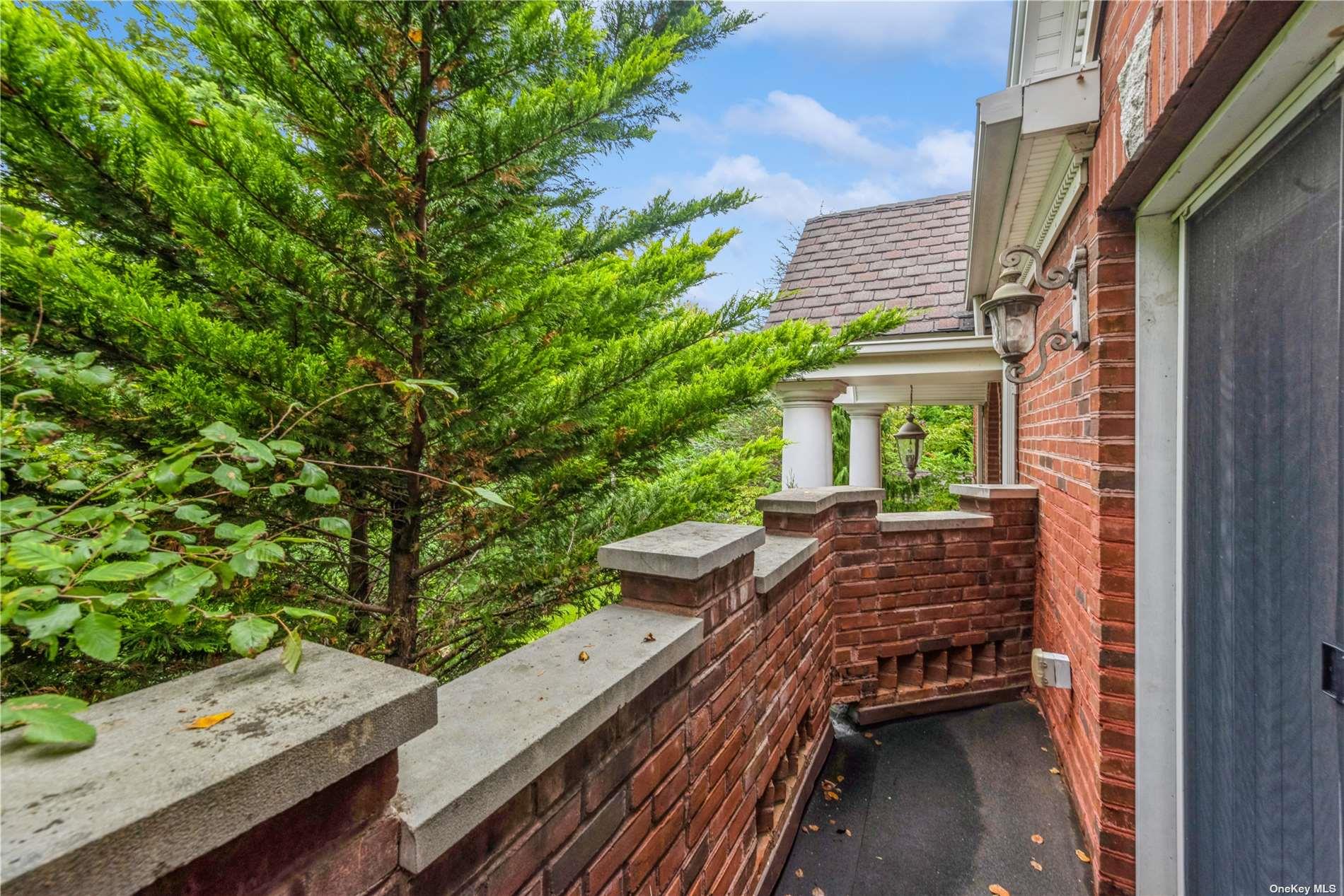 106 Willow Road, Woodsburgh, NY 11598