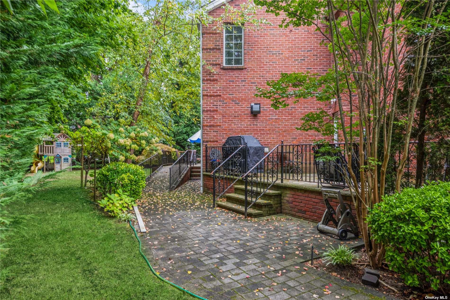 106 Willow Road, Woodsburgh, NY 11598