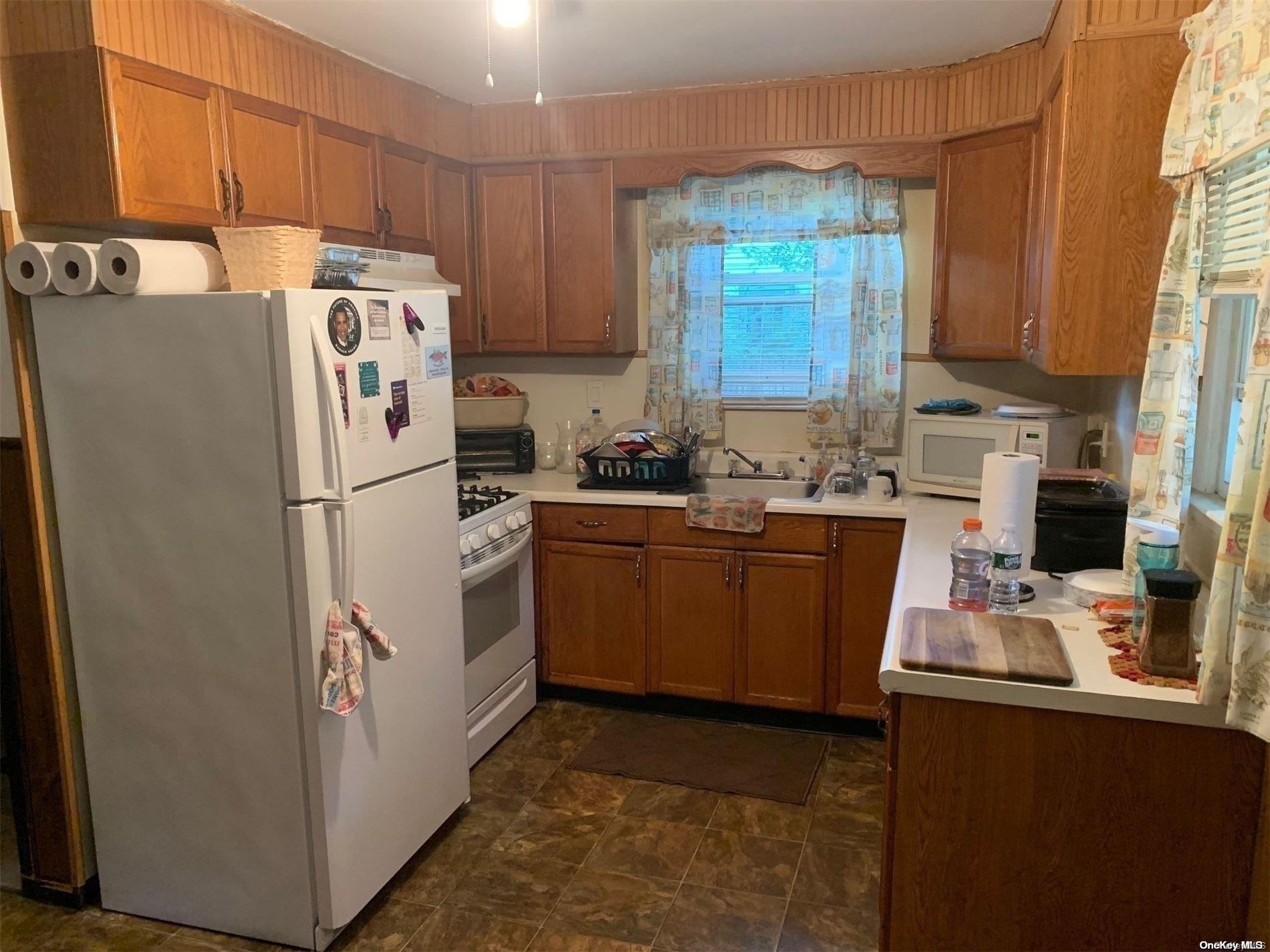 90 Horton Avenue, Riverhead, NY 11901