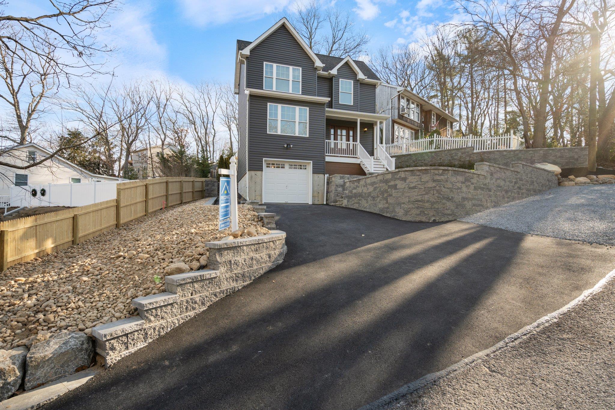 15 Woodhaven Drive, Sound Beach, NY 11789