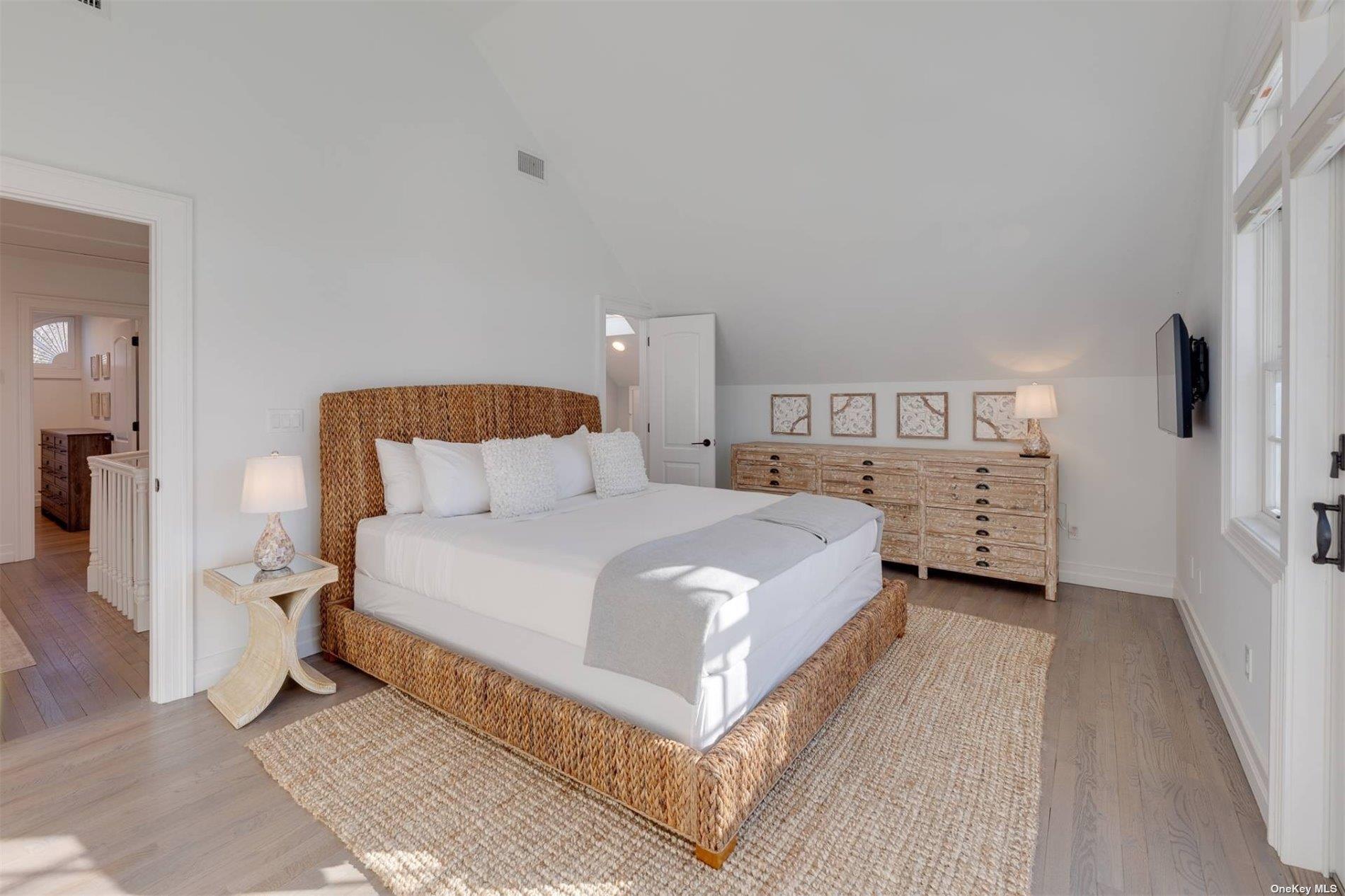 24 Stratton Square, East Hampton, NY 11937