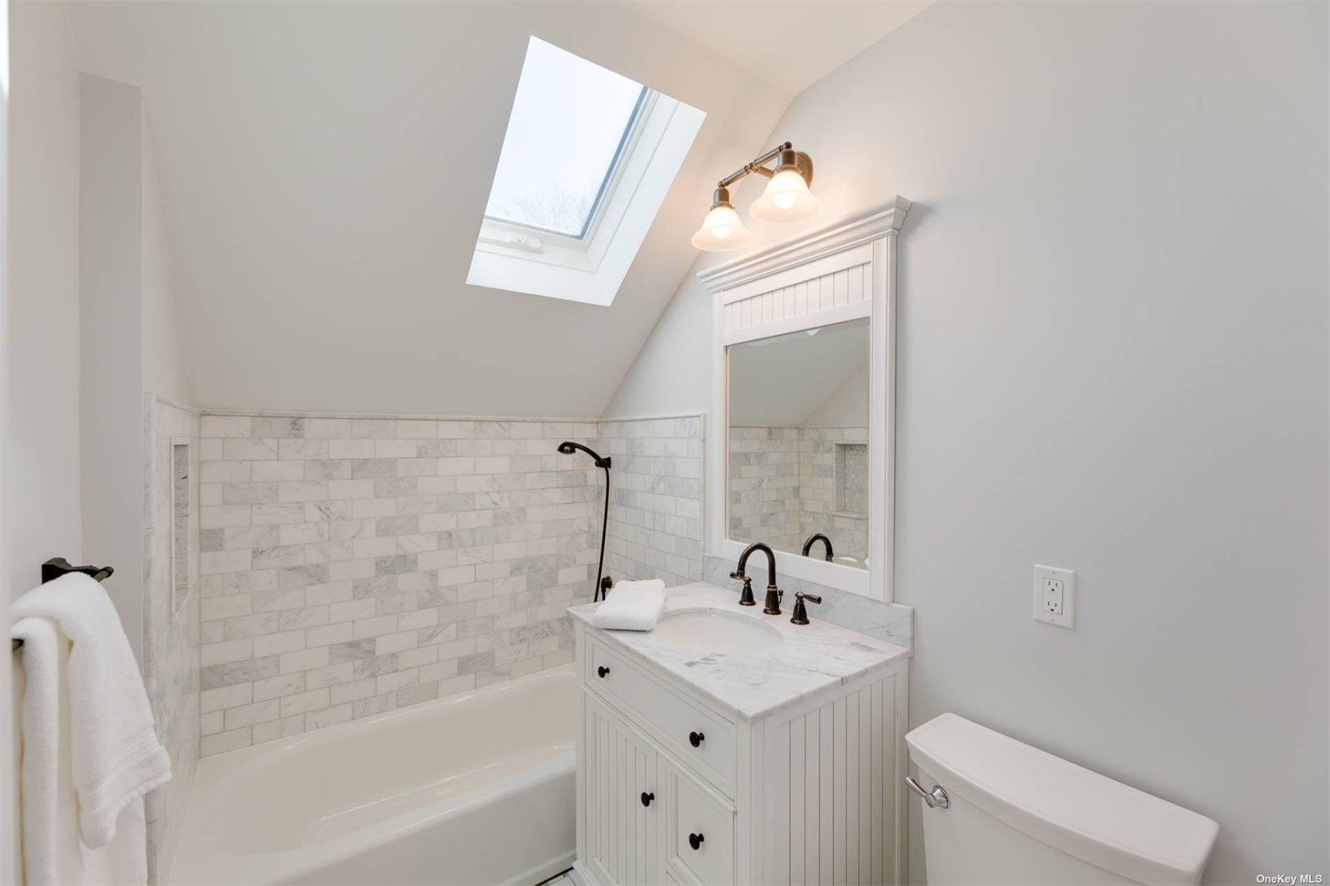 24 Stratton Square, East Hampton, NY 11937