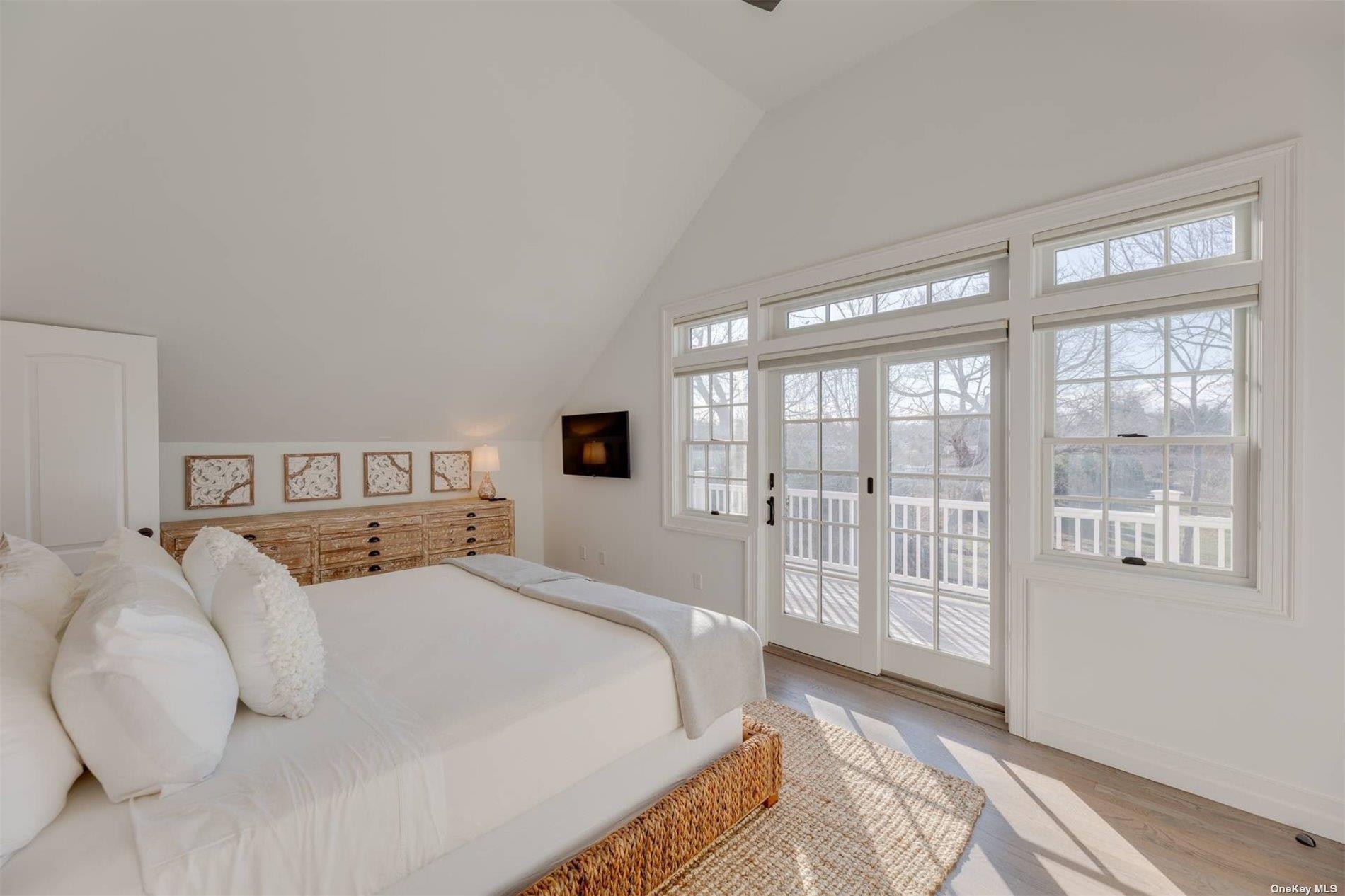 24 Stratton Square, East Hampton, NY 11937