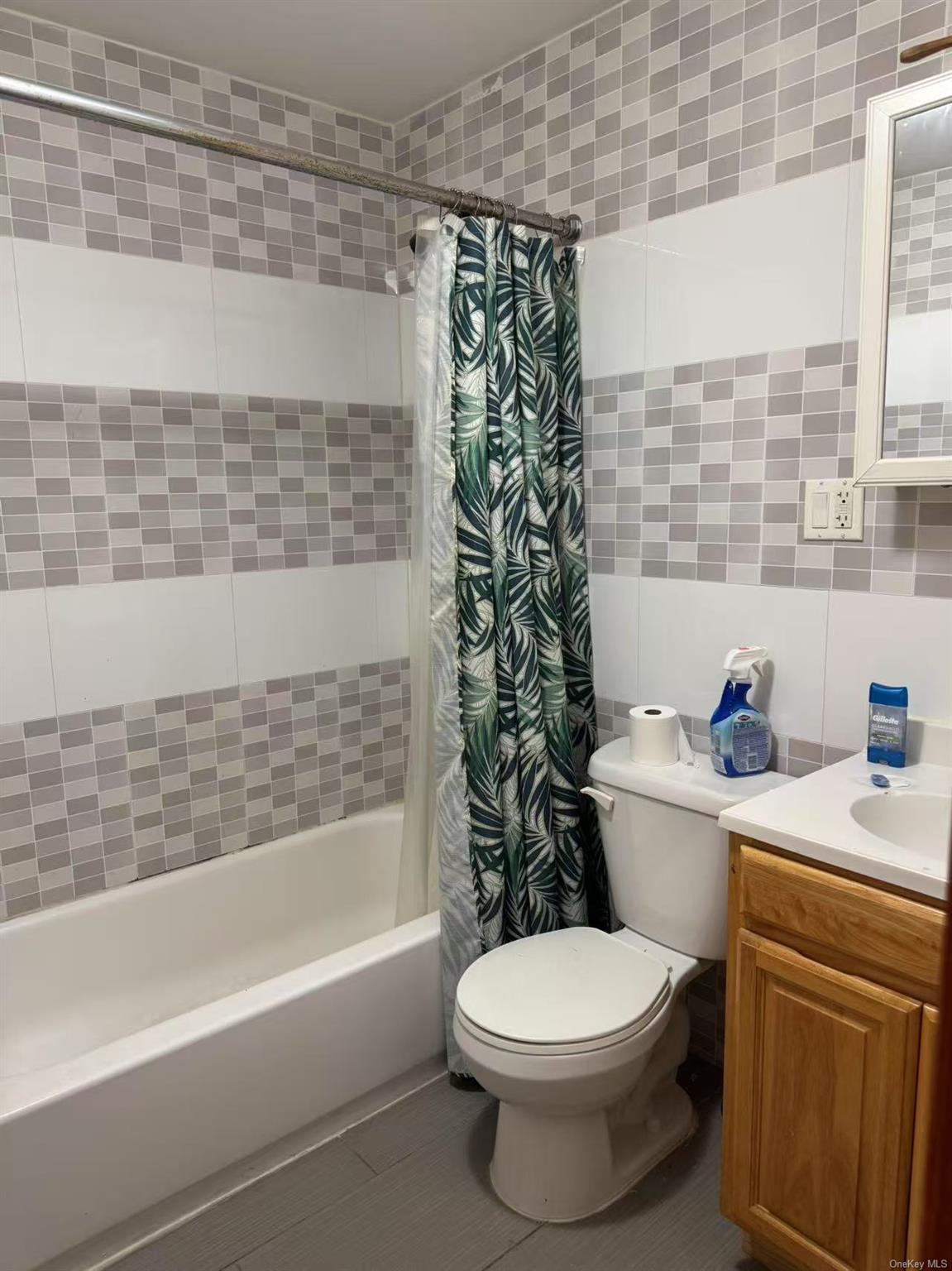 84-09 Queens Boulevard # 4B, Elmhurst, NY 11373