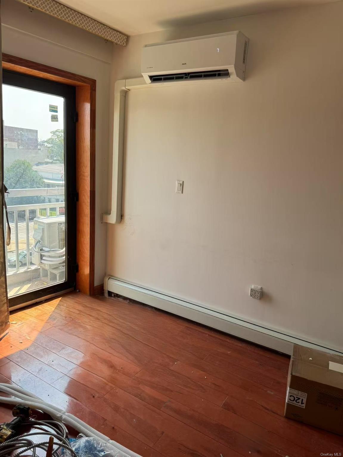 84-09 Queens Boulevard # 4B, Elmhurst, NY 11373