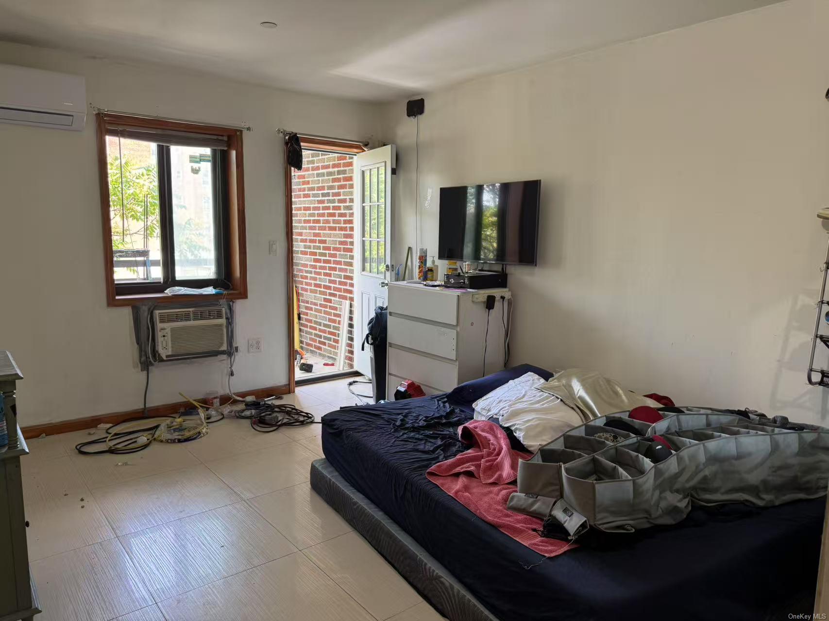 84-09 Queens Boulevard # 4B, Elmhurst, NY 11373