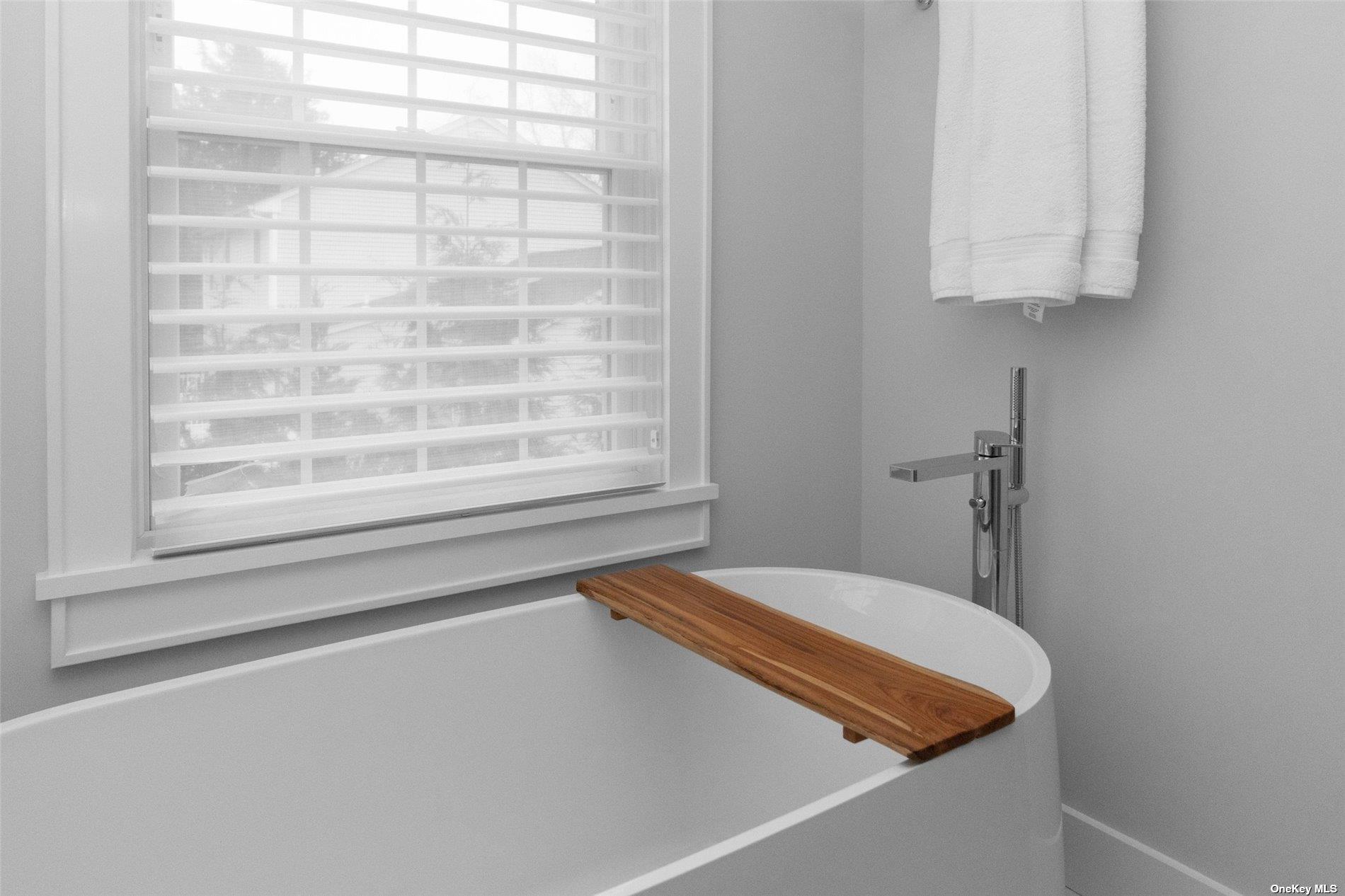 75 Clearview Avenue, Southold, NY 11971