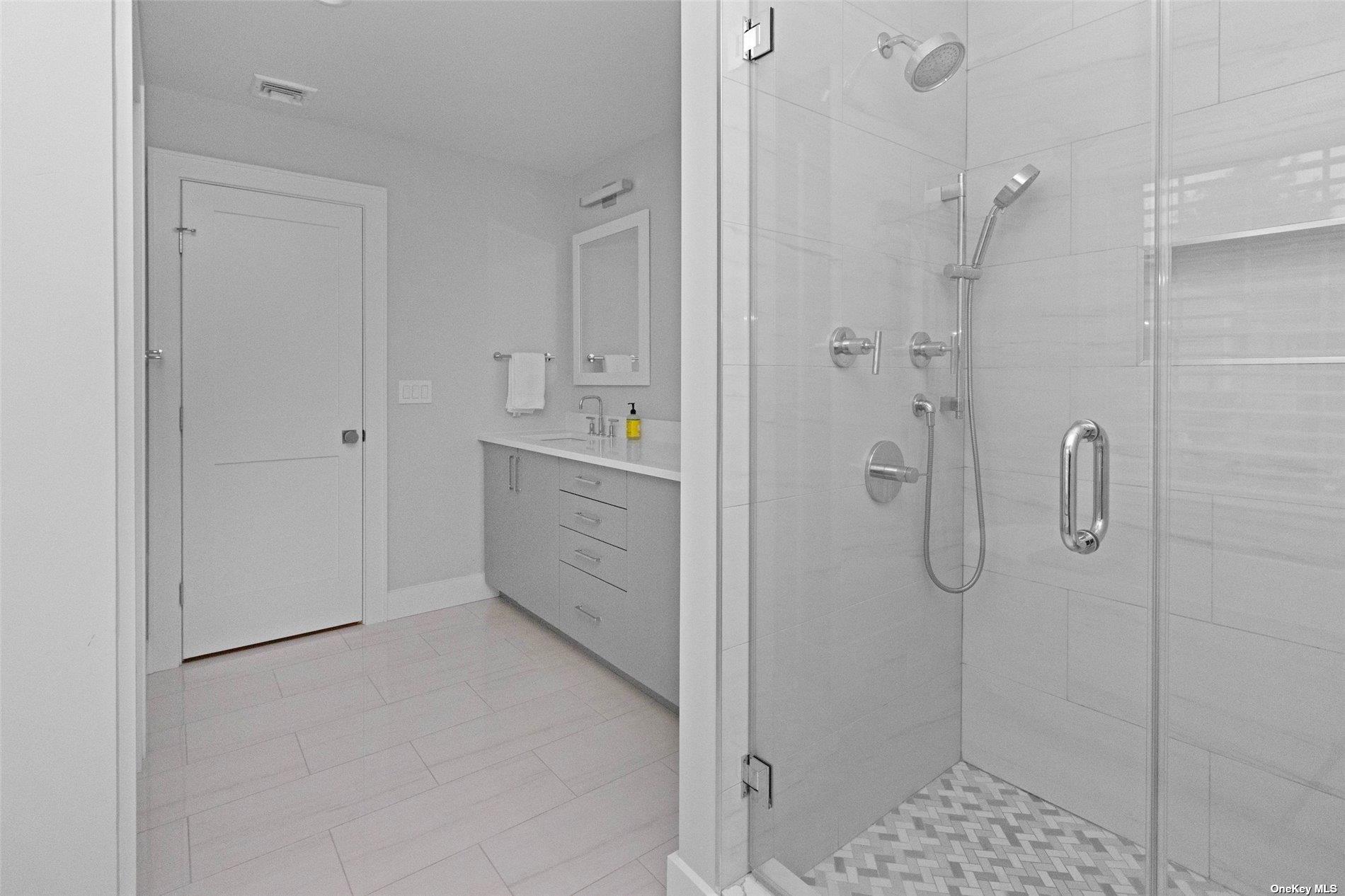 75 Clearview Avenue, Southold, NY 11971