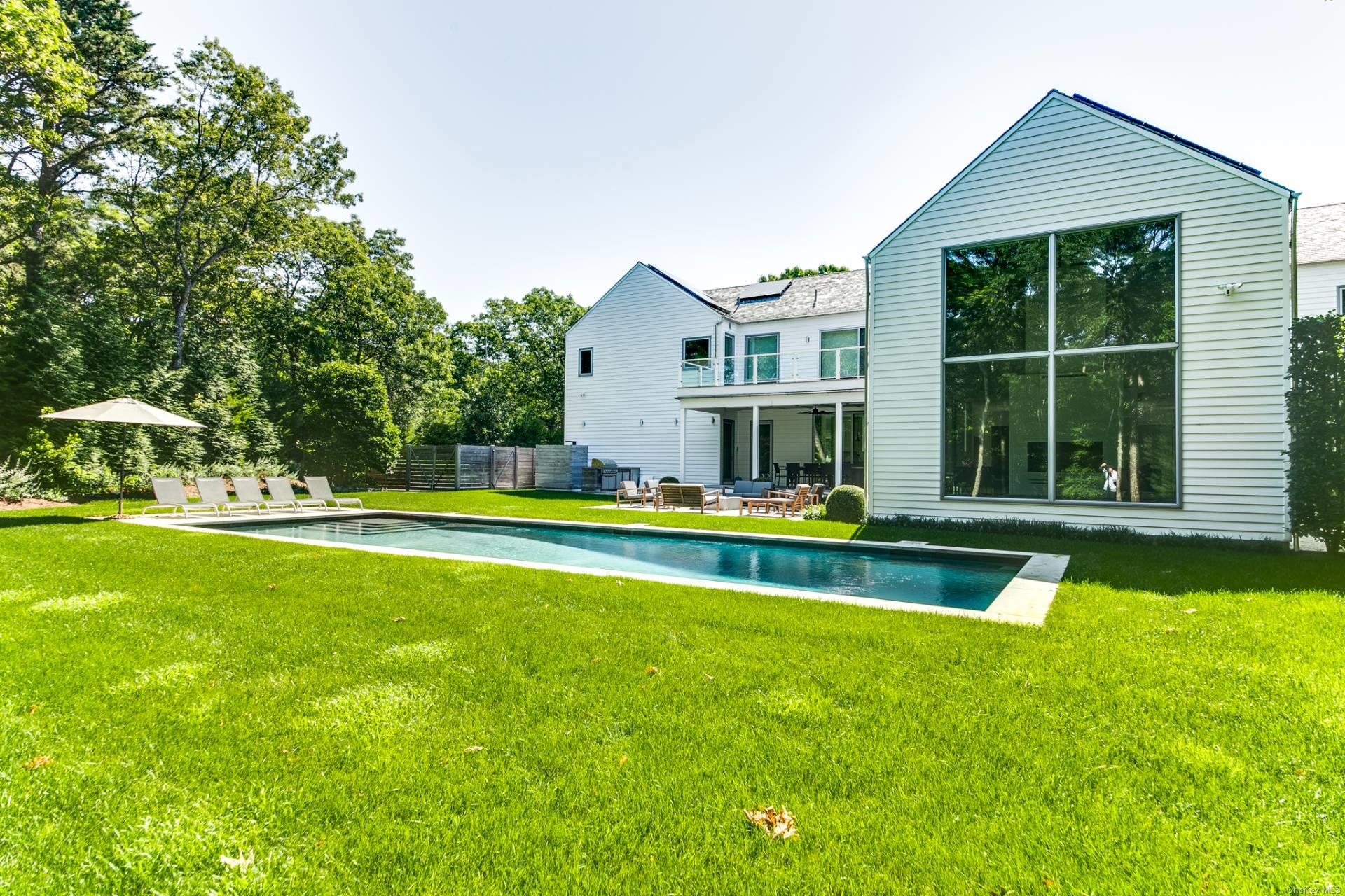 19 Quarty Circle, East Hampton, NY 11937