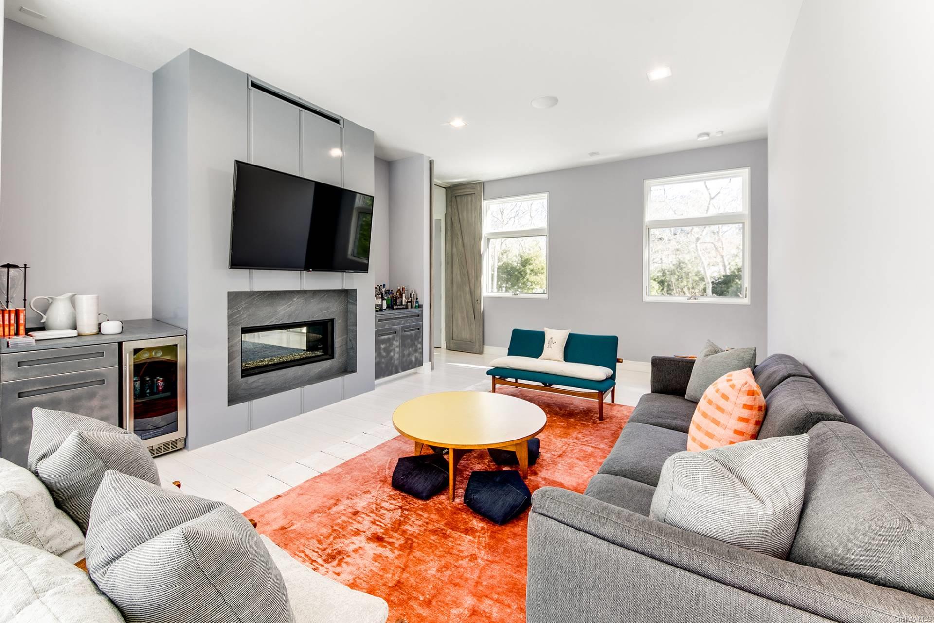 19 Quarty Circle, East Hampton, NY 11937