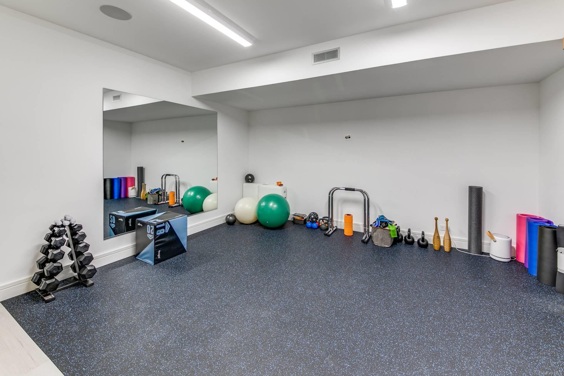 19 Quarty Circle, East Hampton, NY 11937