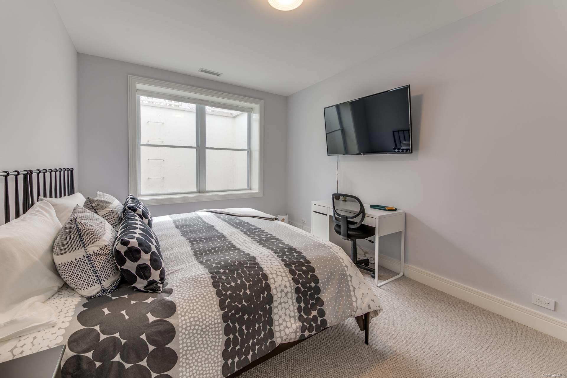 19 Quarty Circle, East Hampton, NY 11937