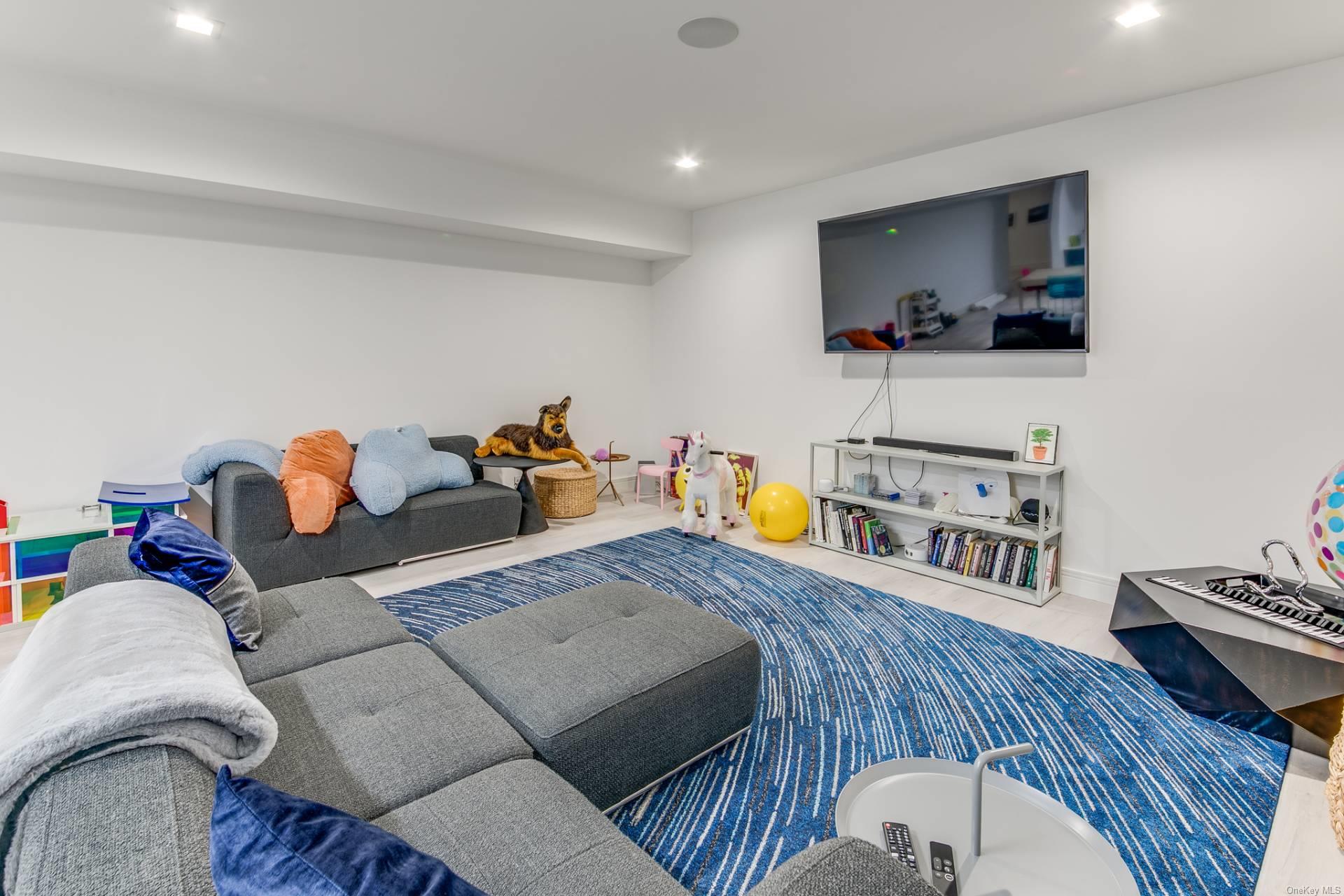 19 Quarty Circle, East Hampton, NY 11937