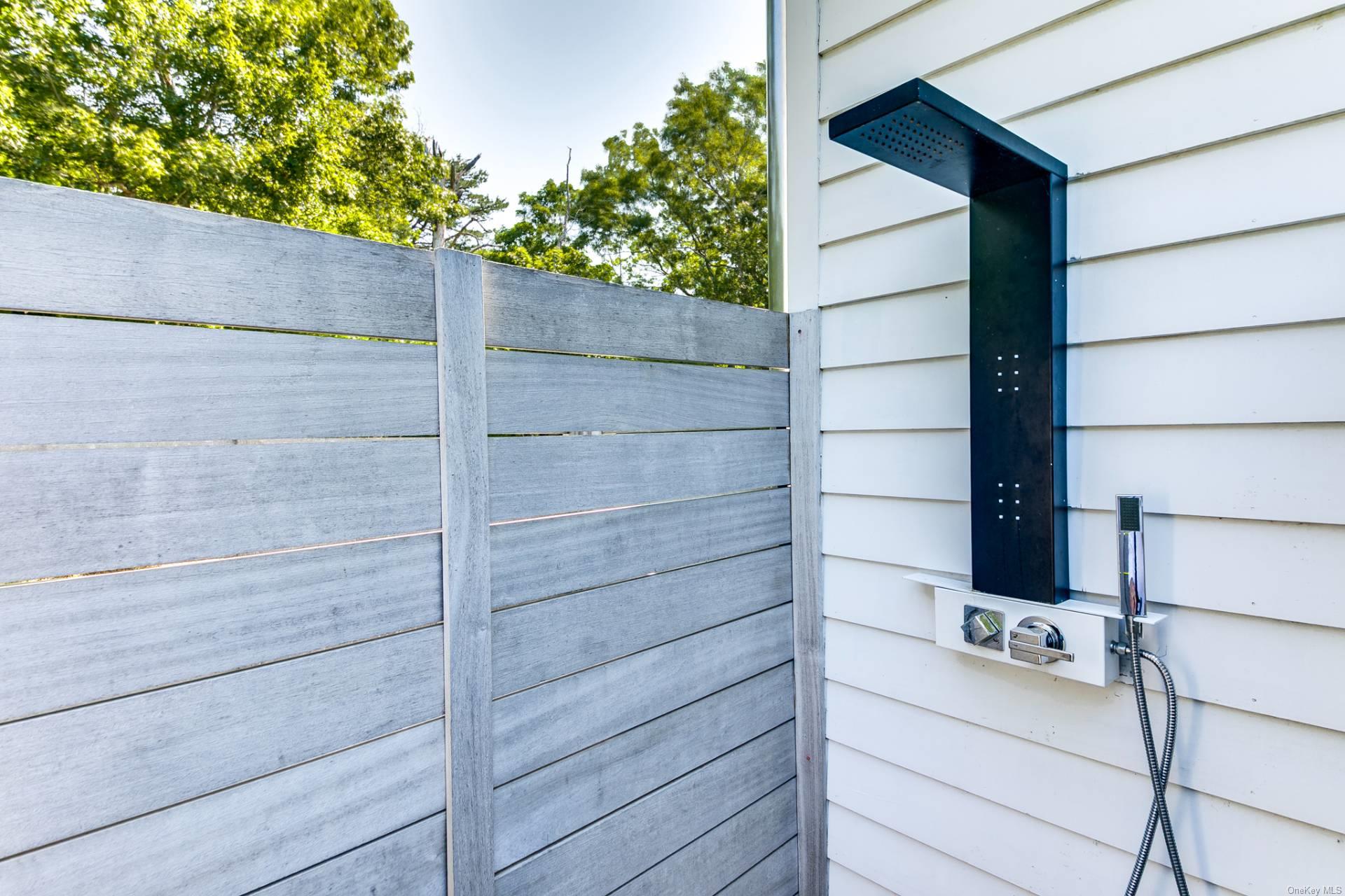 19 Quarty Circle, East Hampton, NY 11937