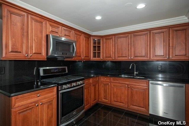 120 Overlook Drive # 120, Farmingville, NY 11738