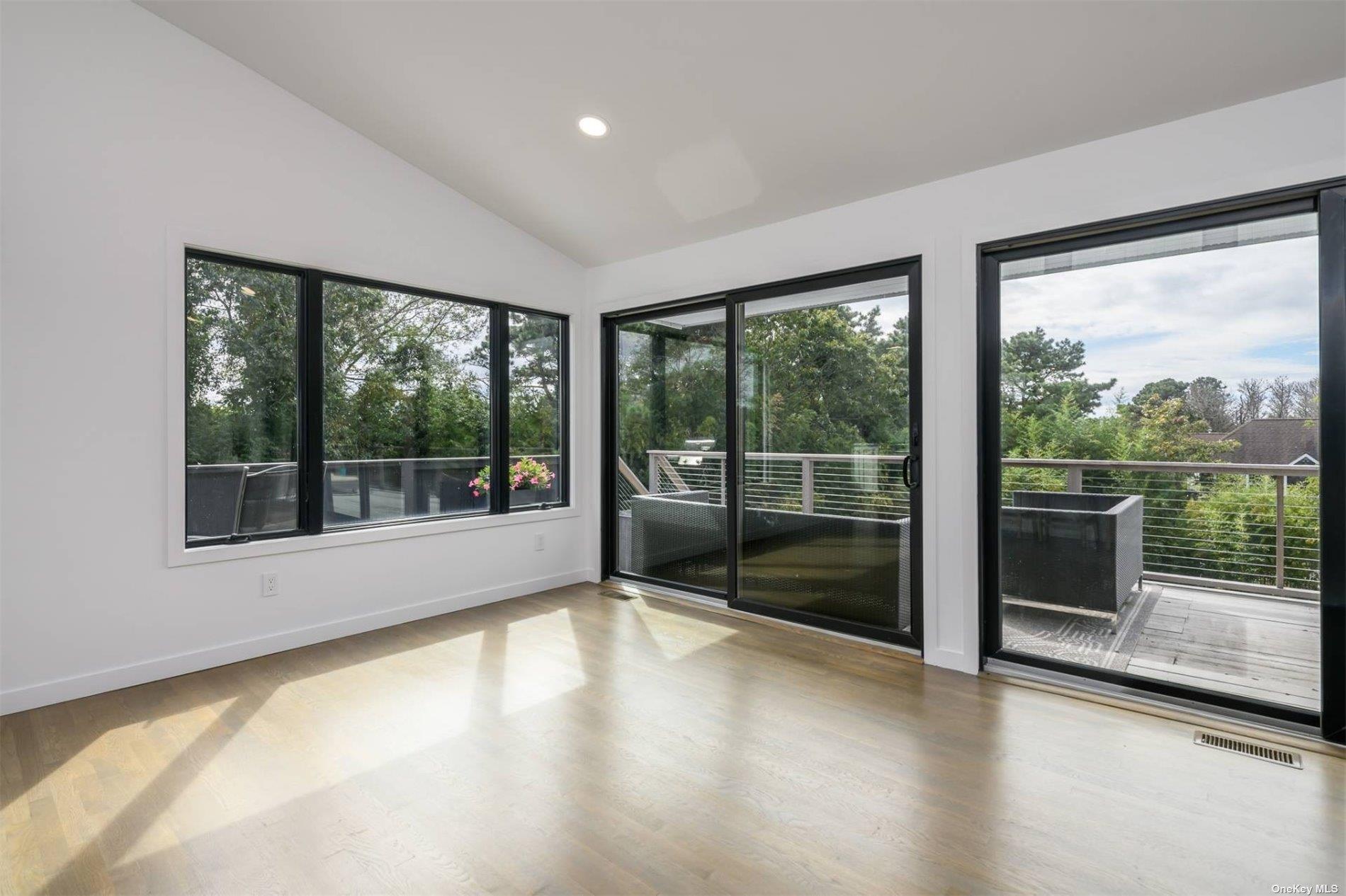 15 Mcgregor Drive, Southampton, NY 11968