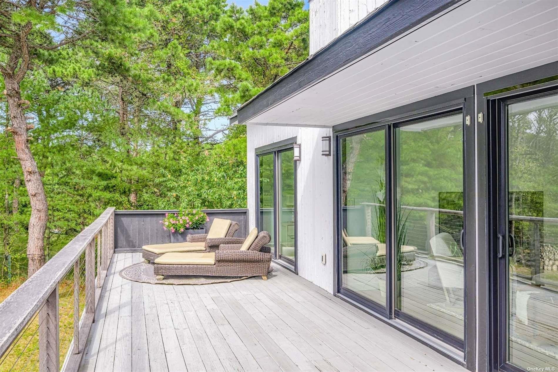 15 Mcgregor Drive, Southampton, NY 11968